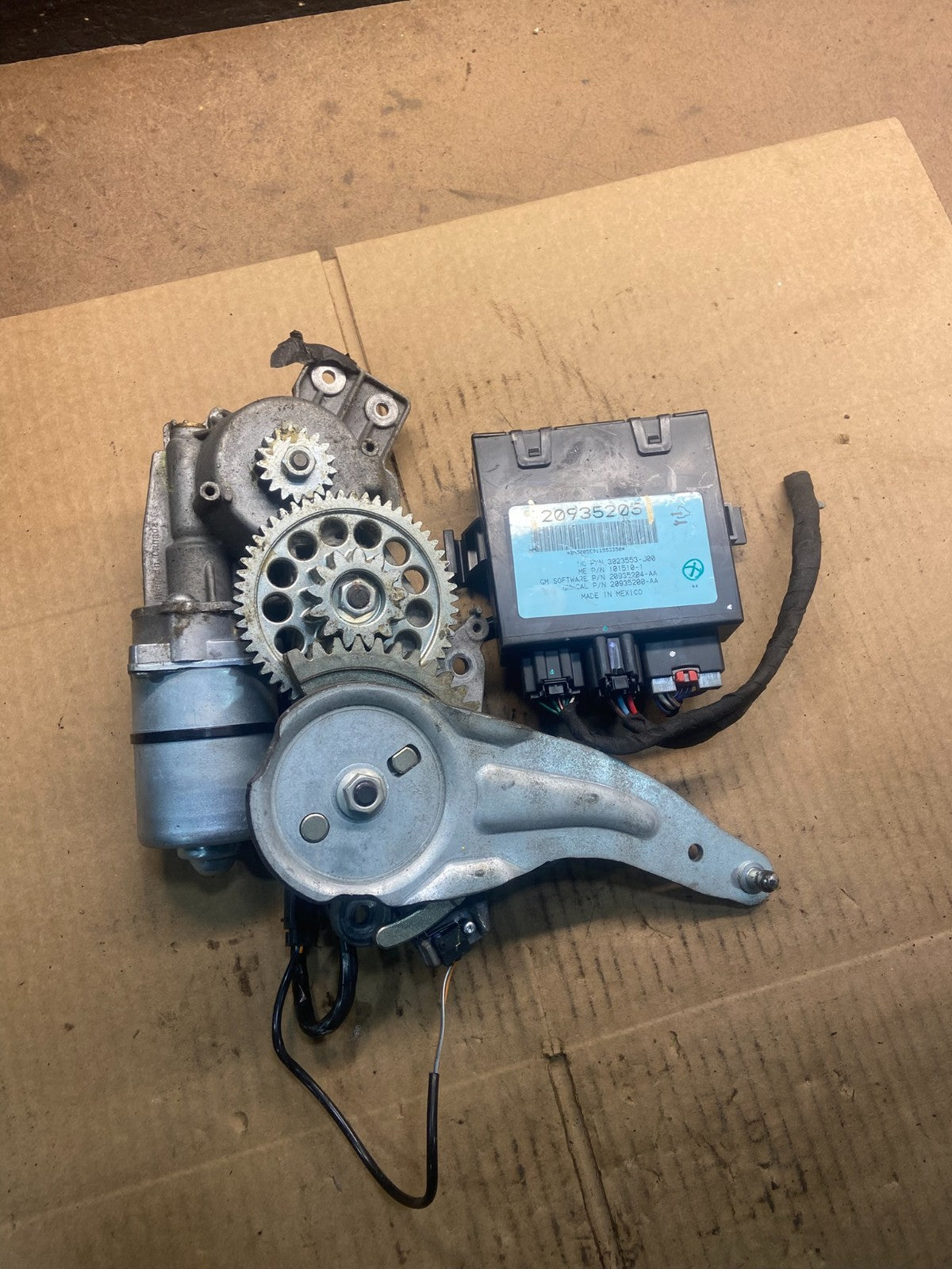 2009-2012 GMC Acadia Power Motor Liftgate Tailgate Control Module Y4355 DG3
