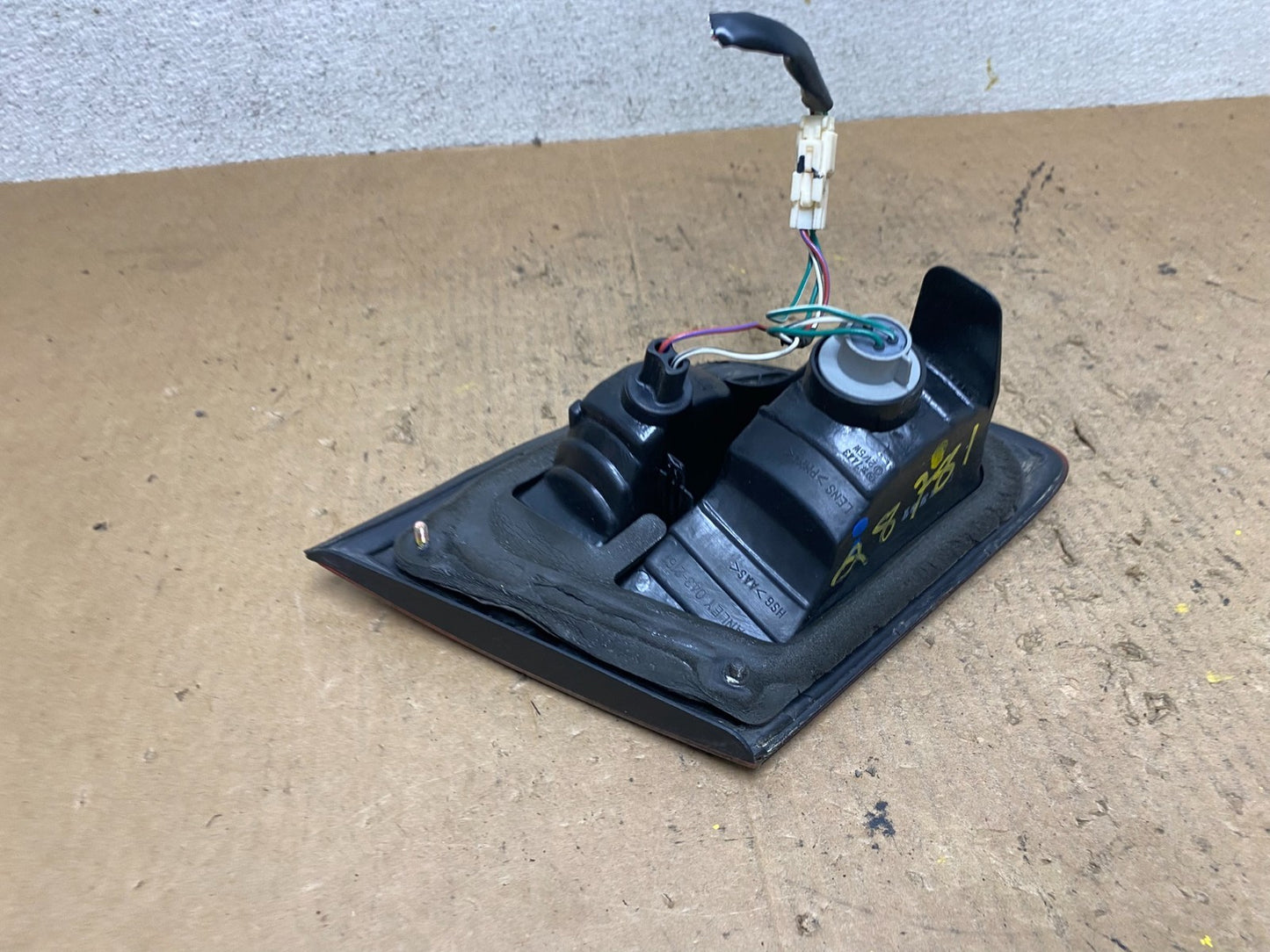 1998-1999 Toyota Avalon Right Passenger RH Side Inner Tail Light OEM Q8781 DW8