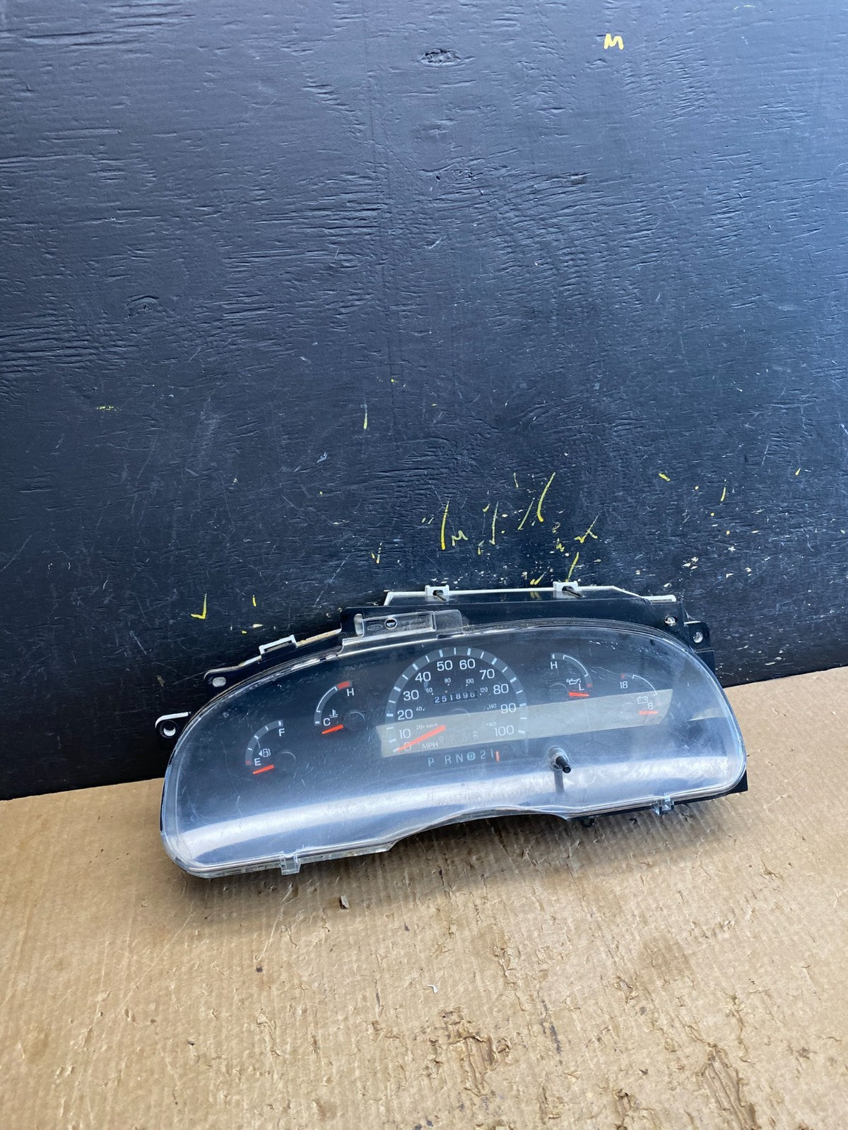 2001 - 2002 Ford Econoline E250 E350 Van Speedometer Instrument Cluster z9800 DG0