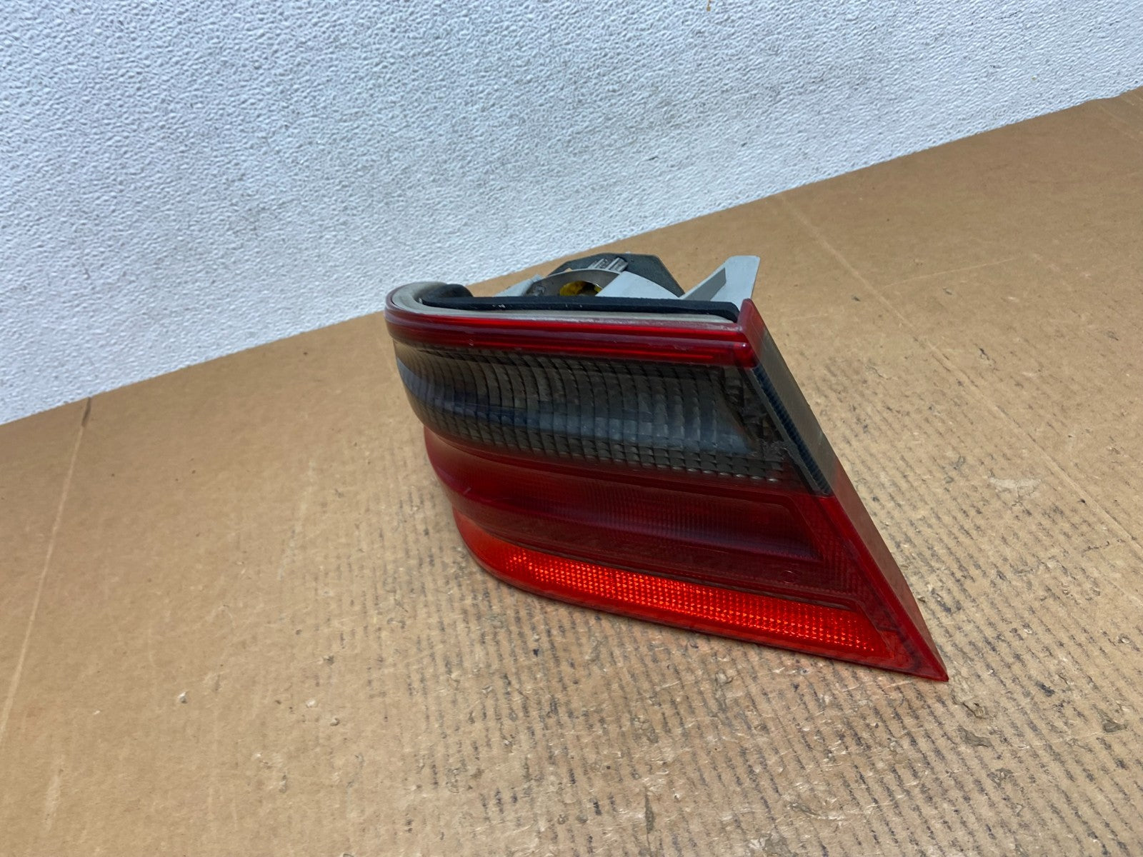 2000-2002 Mercedes-Benz E-Class E430 E320 Left Driver LH Tail Light AE1331 DW1