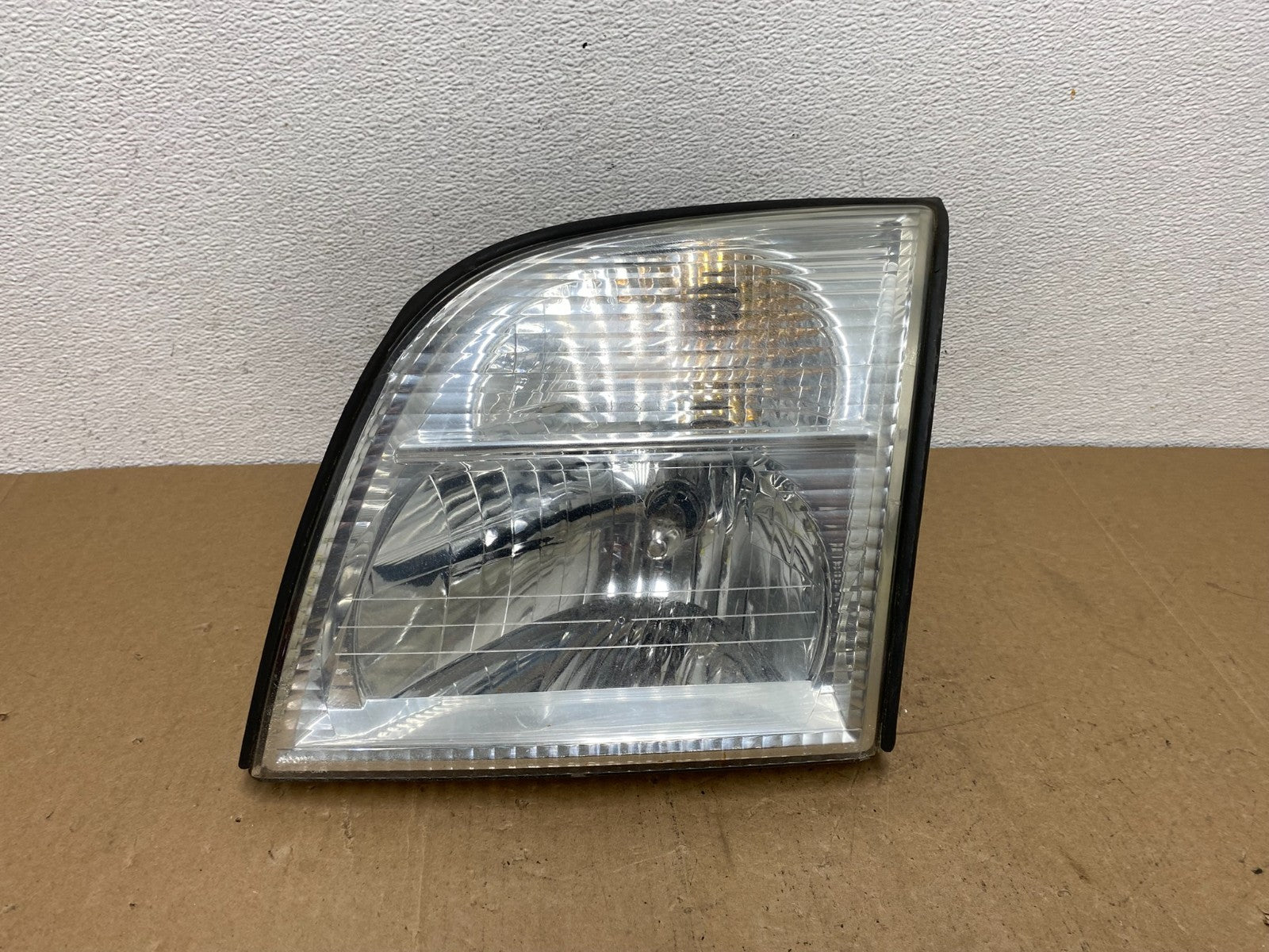 2002-2005 Mercury Mountaineer Left Driver Lh Side Halogen Headlight AC5771 DW0