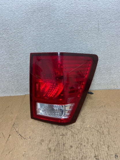 2007 to 2010 Jeep Grand Cherokee Right Passenger Tail Light AA0205 DW0