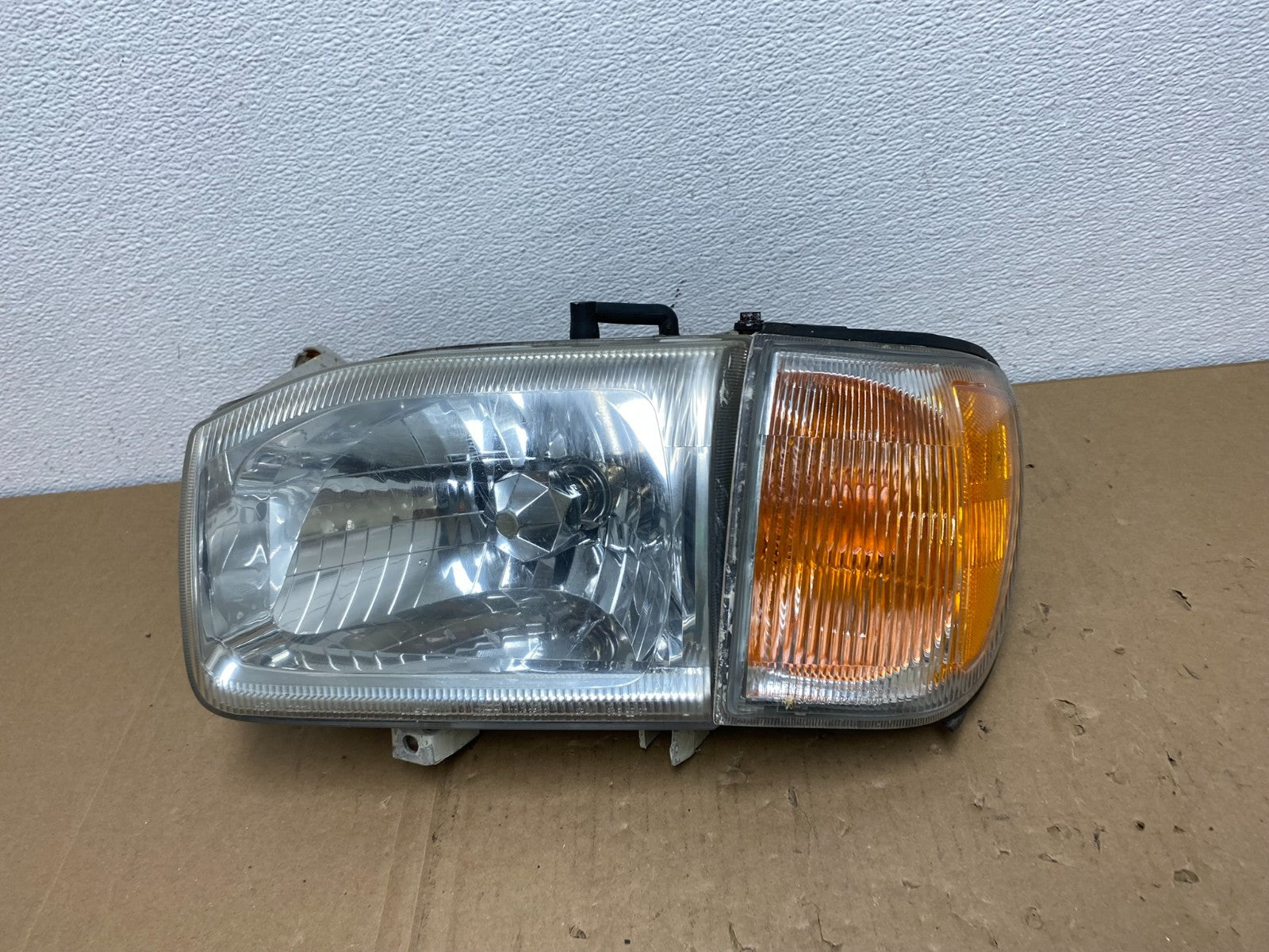 1999 to 2004 Nissan Pathfinder Left Driver Halogen Headlight Oem AB6856 DW0