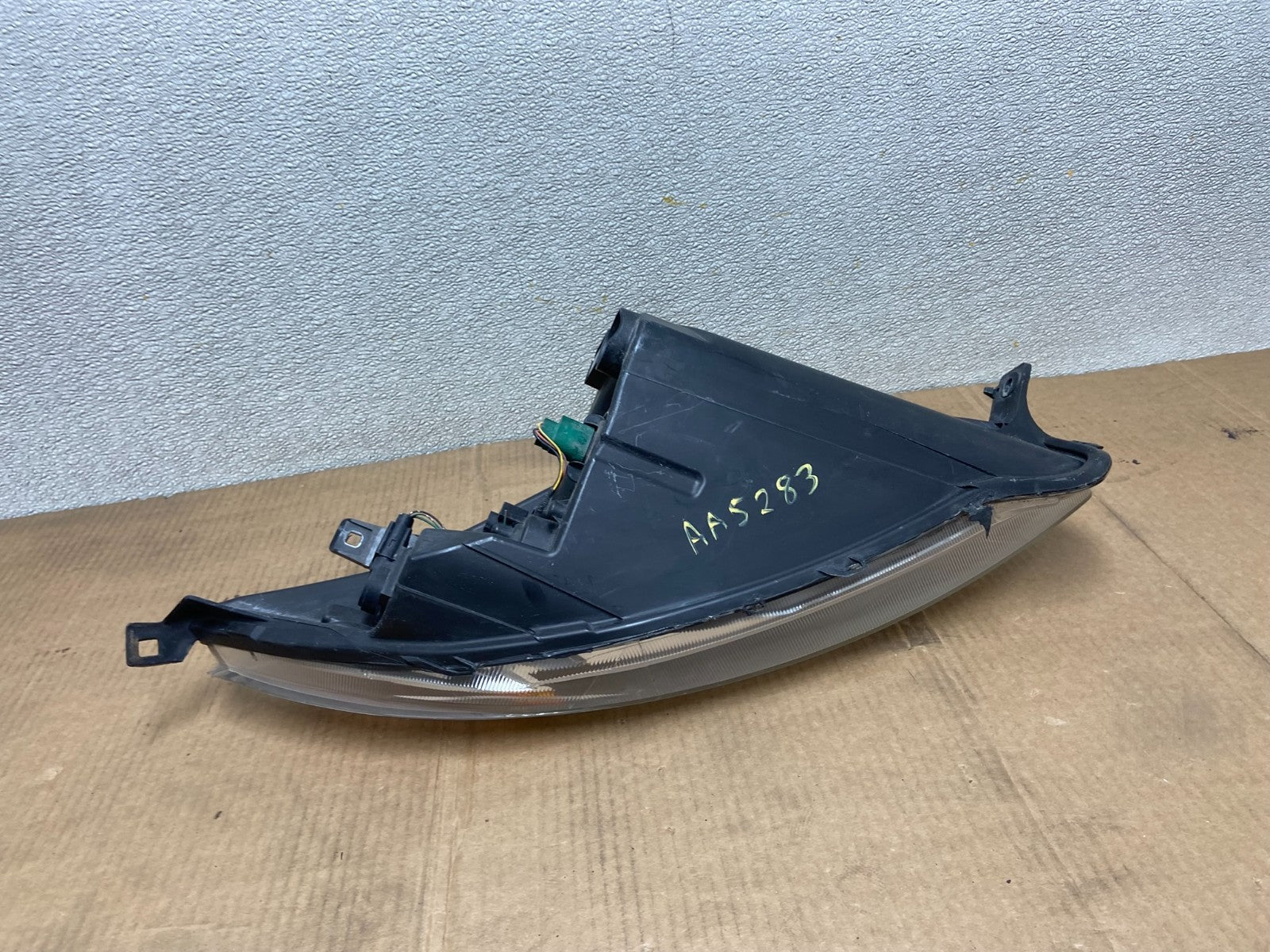 2006-2007 Mitsubishi Eclipse Left Driver LH Side Halogen Headlight AA5283 DW7