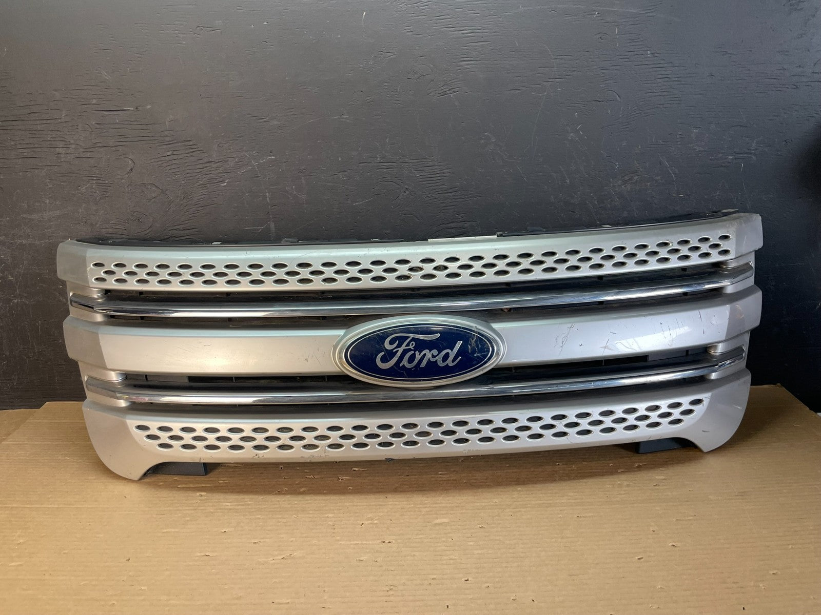 2011 to 2015 Ford Explorer Upper Front Grill Grille ae9963 DG0