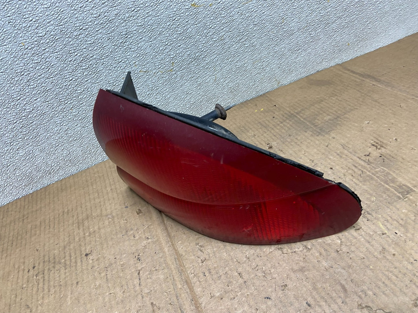 1995 to 1996 Chevrolet Monte Carlo Right Passenger RH Oem Tail Light AA65821