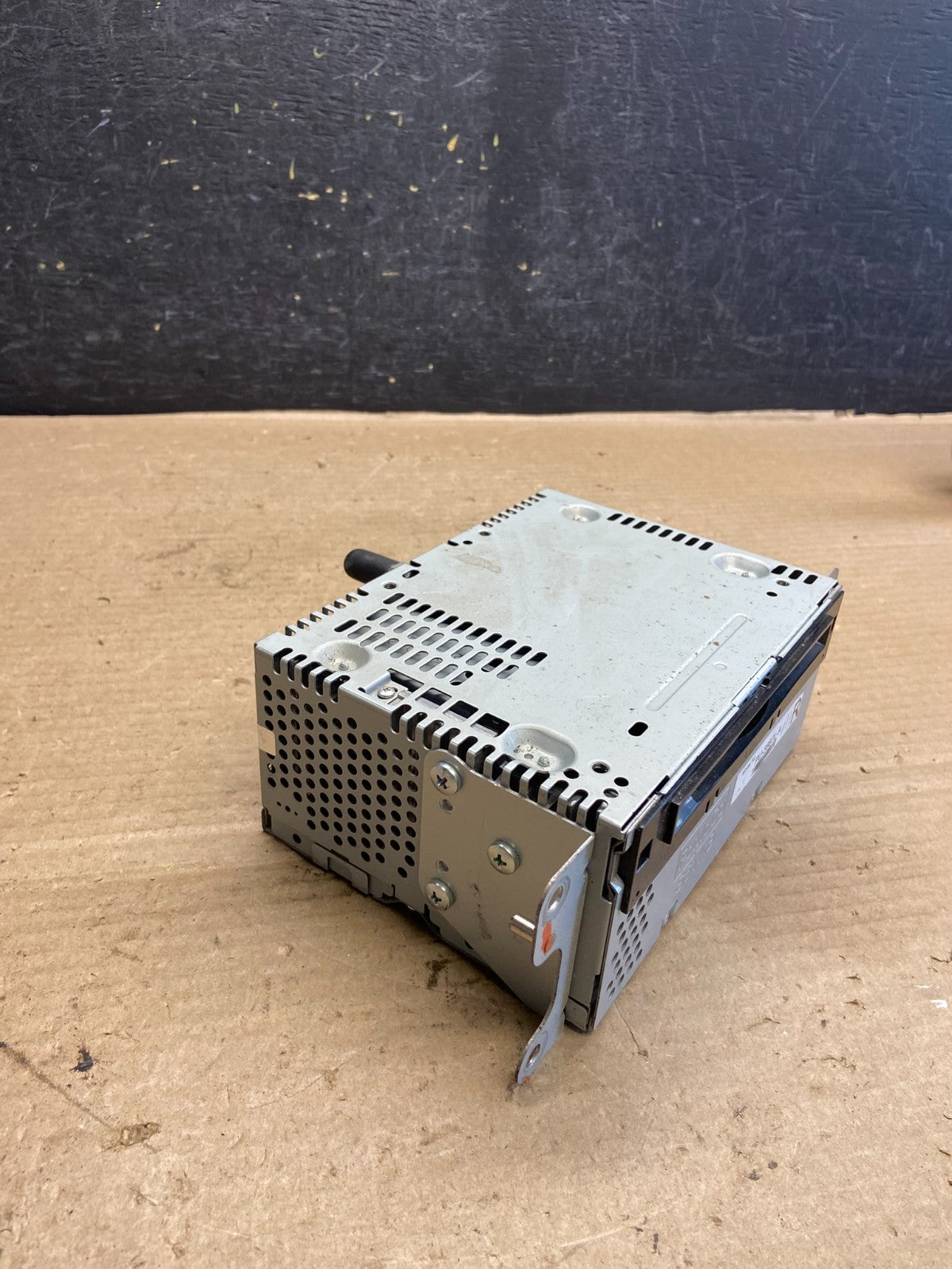 2012 to 2014 Ford Edge AM/FM Radio Reciever ah3624 DG1