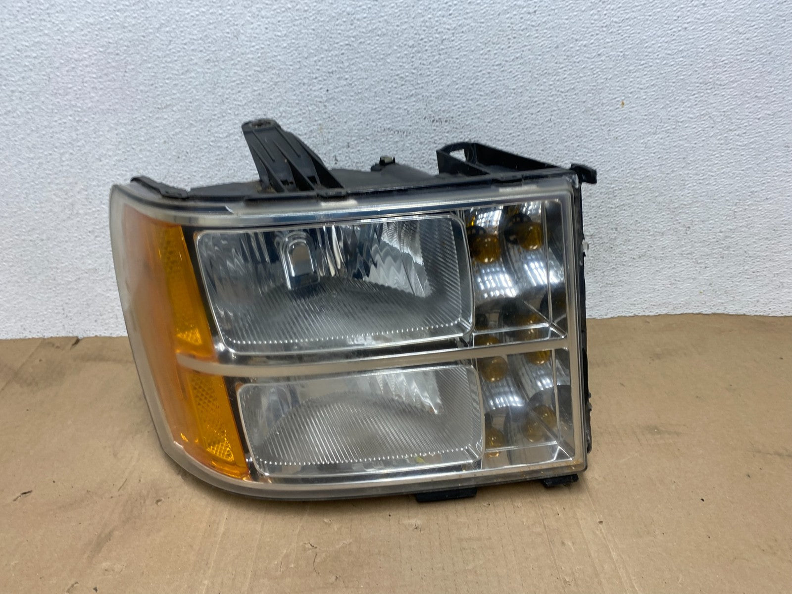 2007 - 2014 GMC Sierra Right Passenger RH Halogen Headlight AE9102 DW0