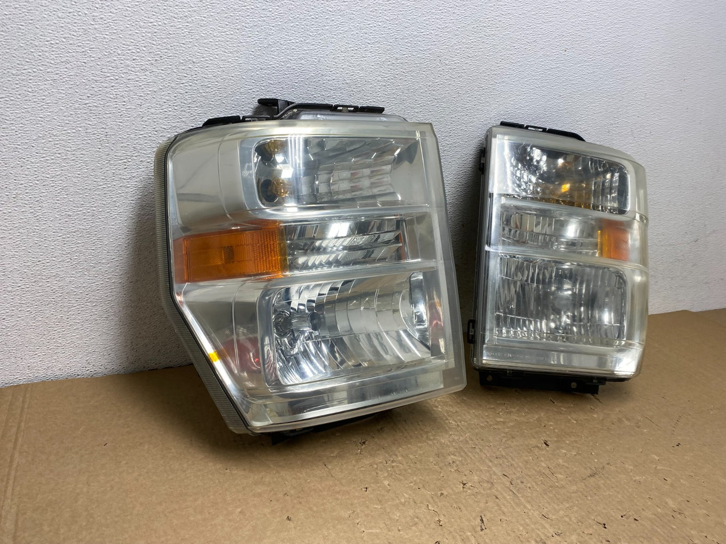 2008-2014 Ford Econoline E150 E250 E350 Left+Right Headlights AF7933 DW2
