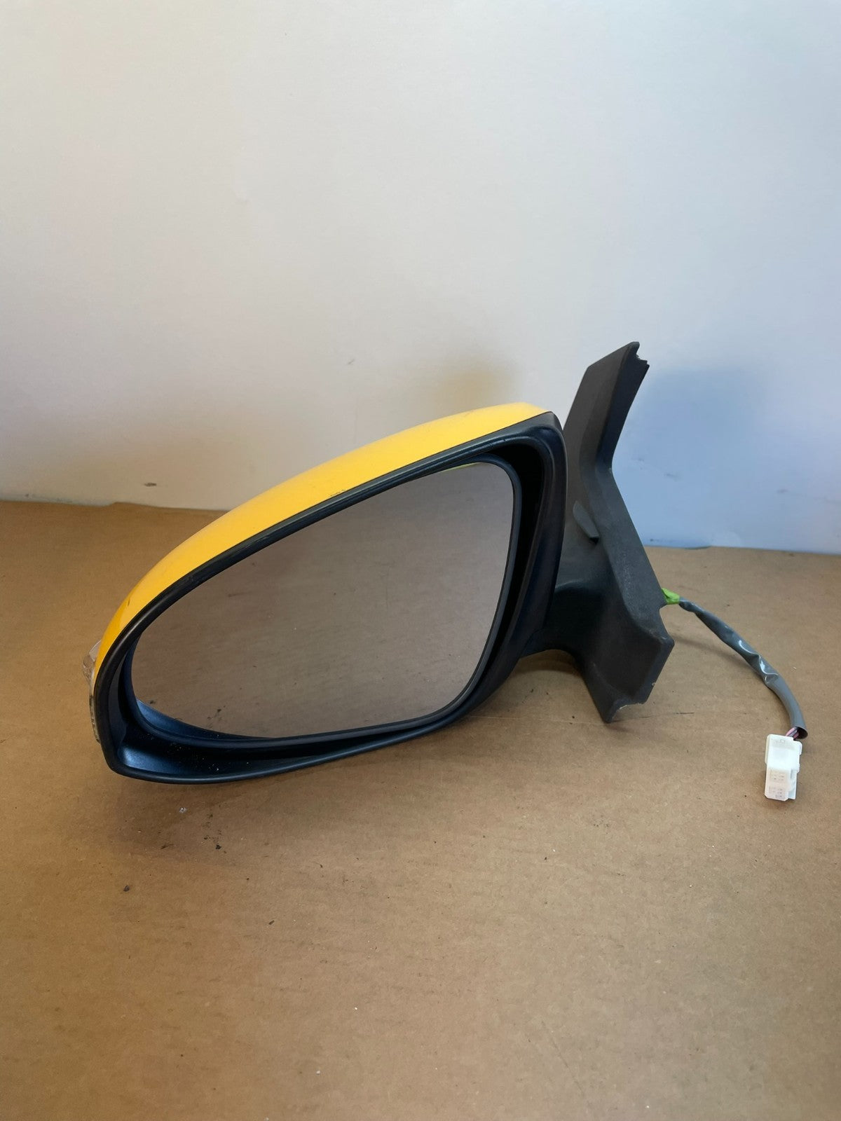 2012 to 2014 Toyota Prius C Left Driver View Door Turn Sgn Mirror af8852 DG2