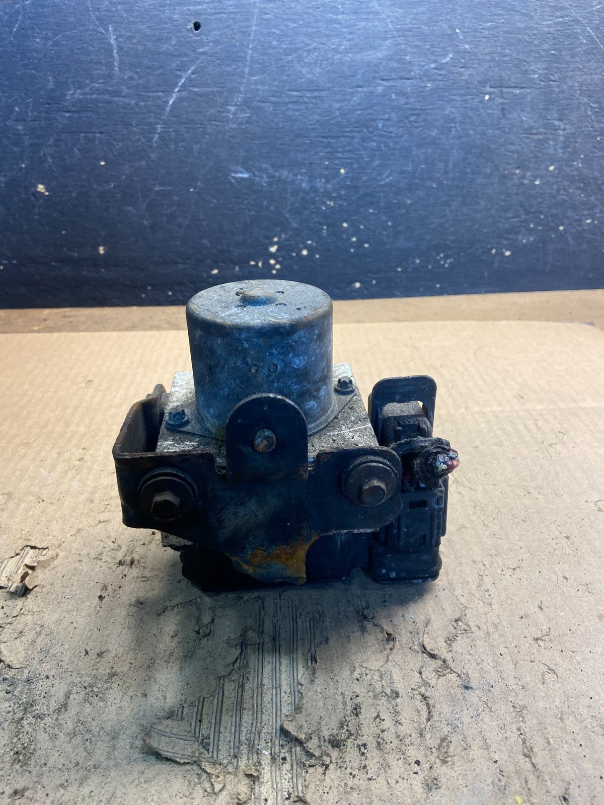 2014 2015 FORD E350 Van  ABS Anti Lock Brake Pump Module Z8981 DG3