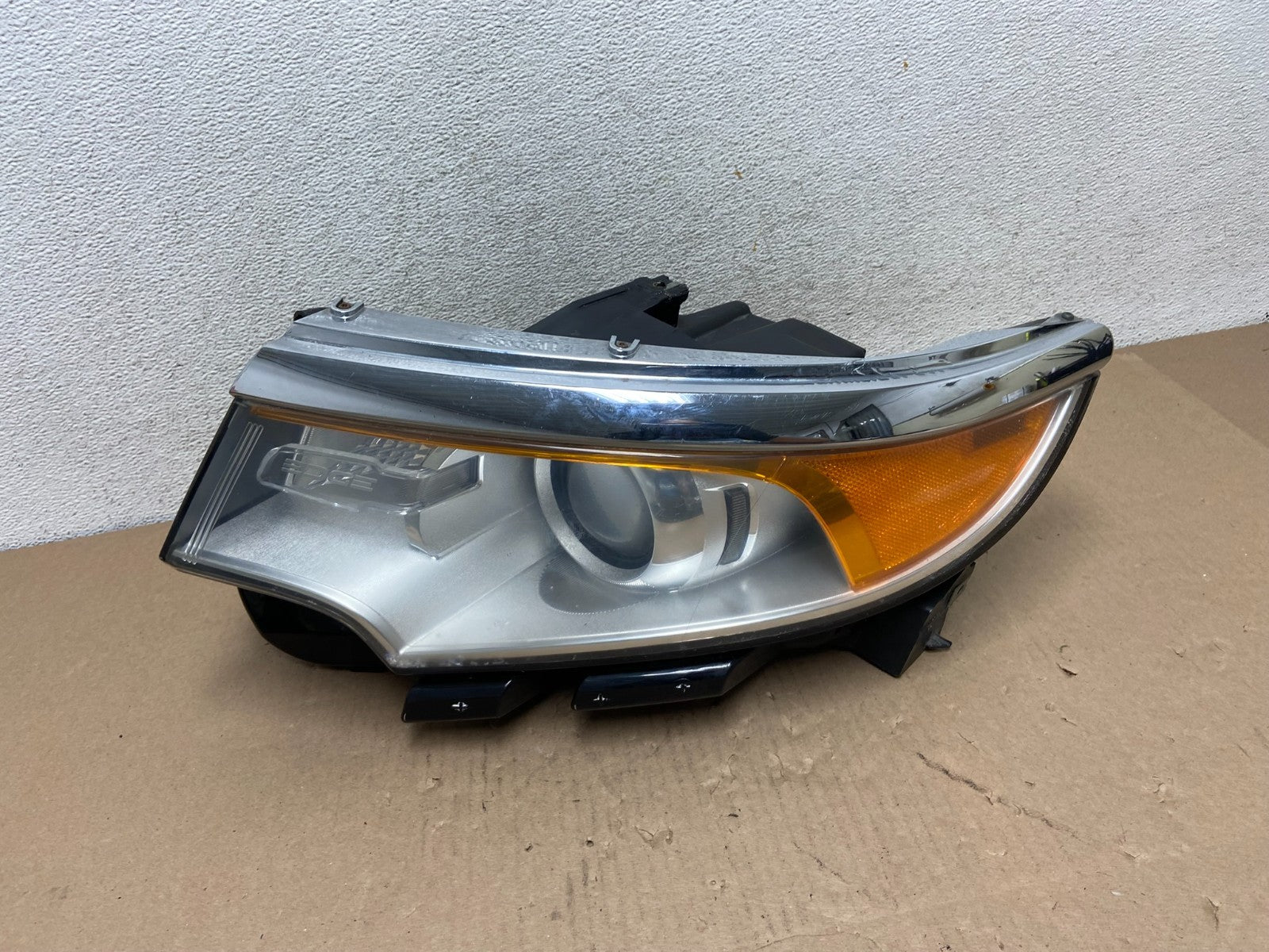 2011 to 2014 Ford Edge Front Left Driver Side Headlight Halogen AG5788 DW0