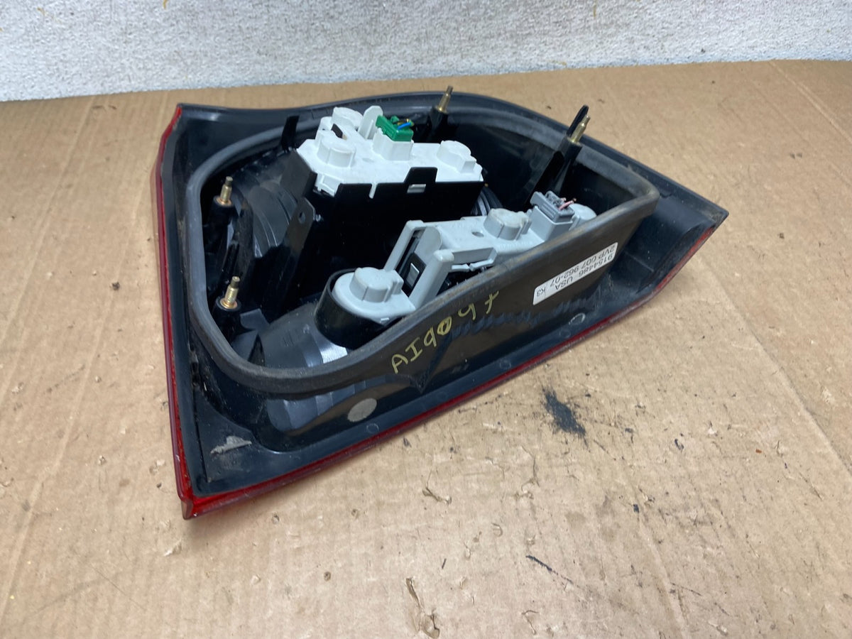 1999-2003 Volvo S80 Left Driver LH Side Tail Light AI9097 LK7
