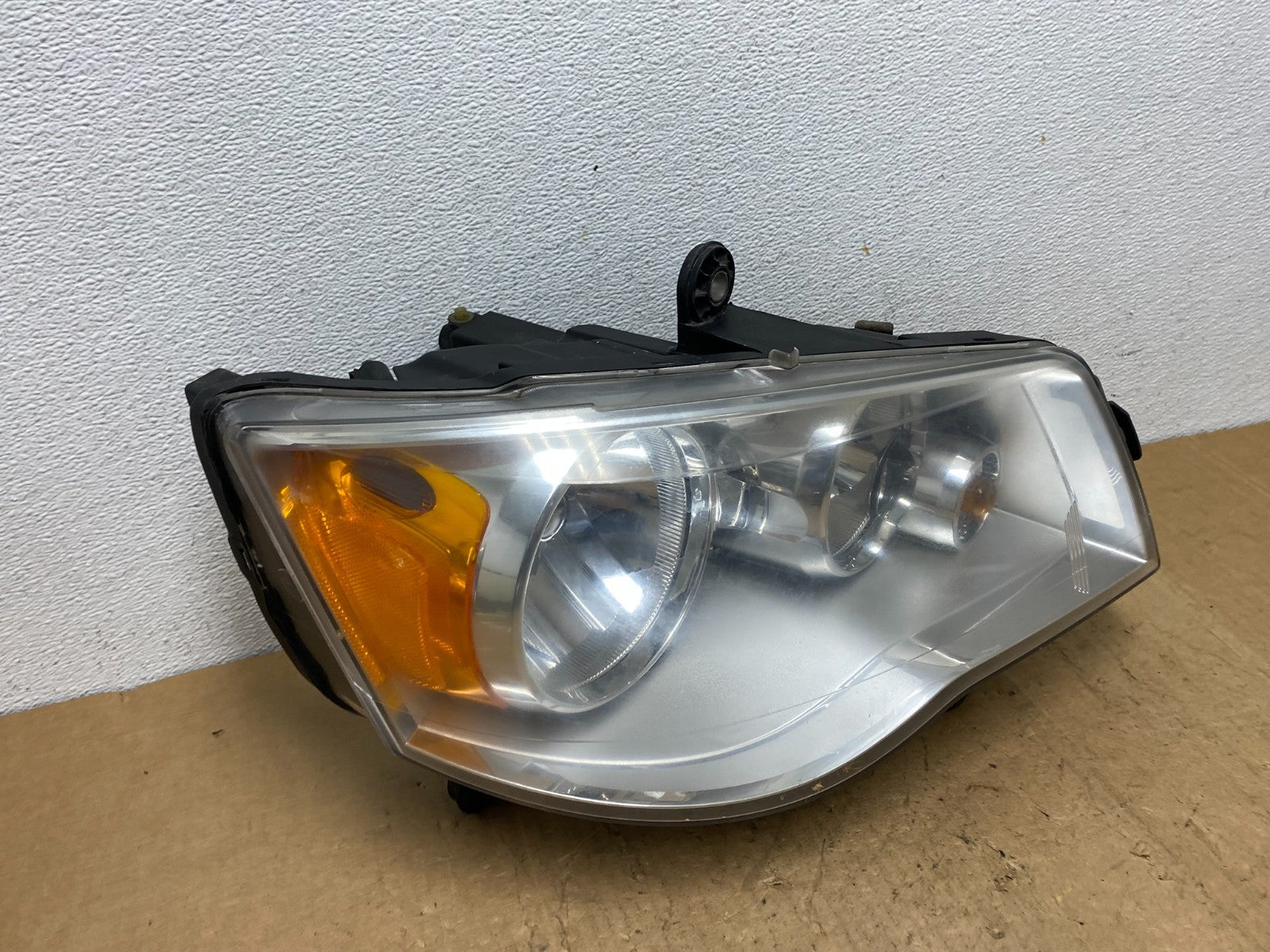 2011 to 2016 Chrysler Town and Country Right Passenger Headlight AD1388 DW2