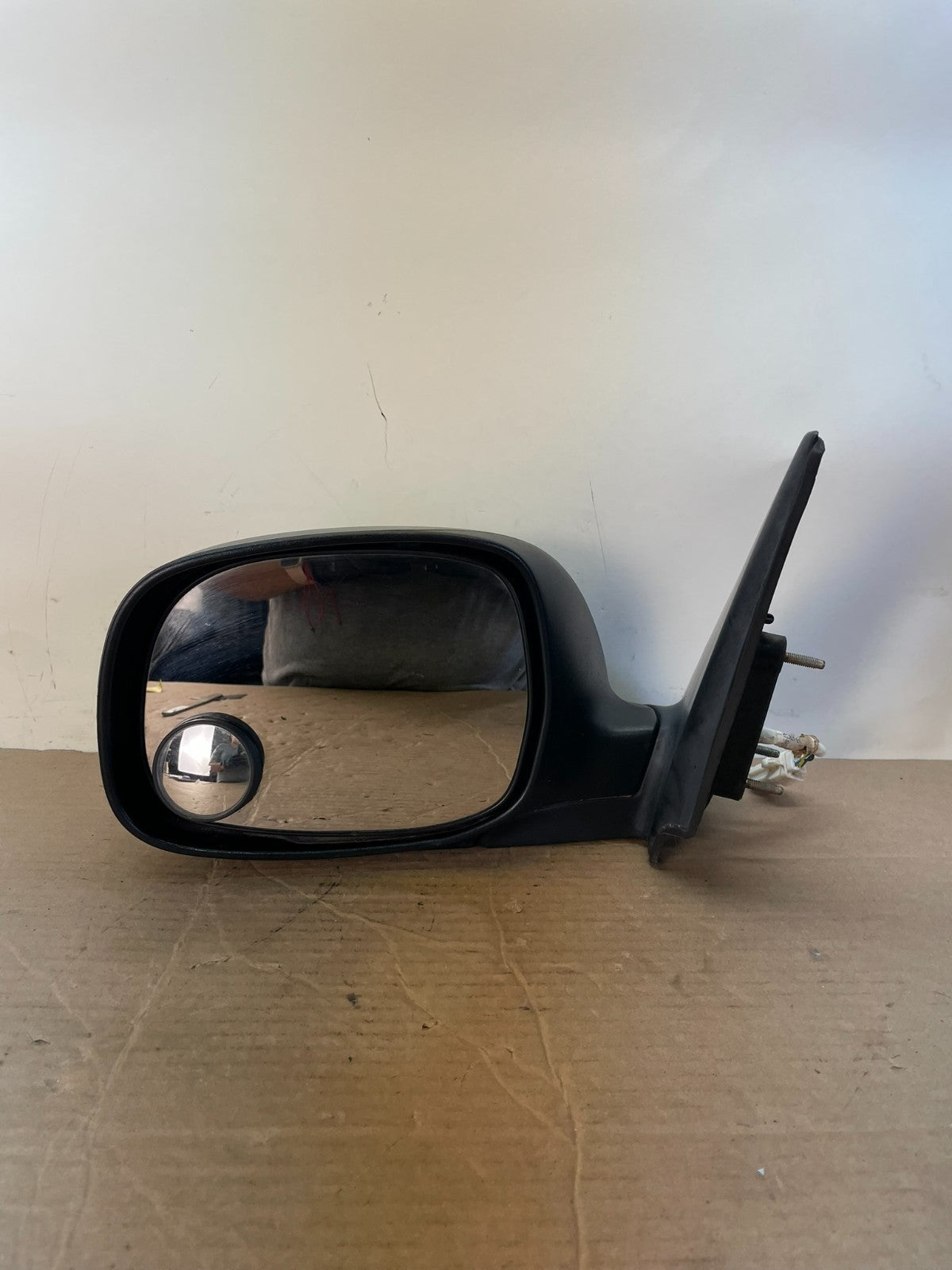 2001 to 2006 Toyota Sequoia Left Driver View Door Mirror AG9891 DW8