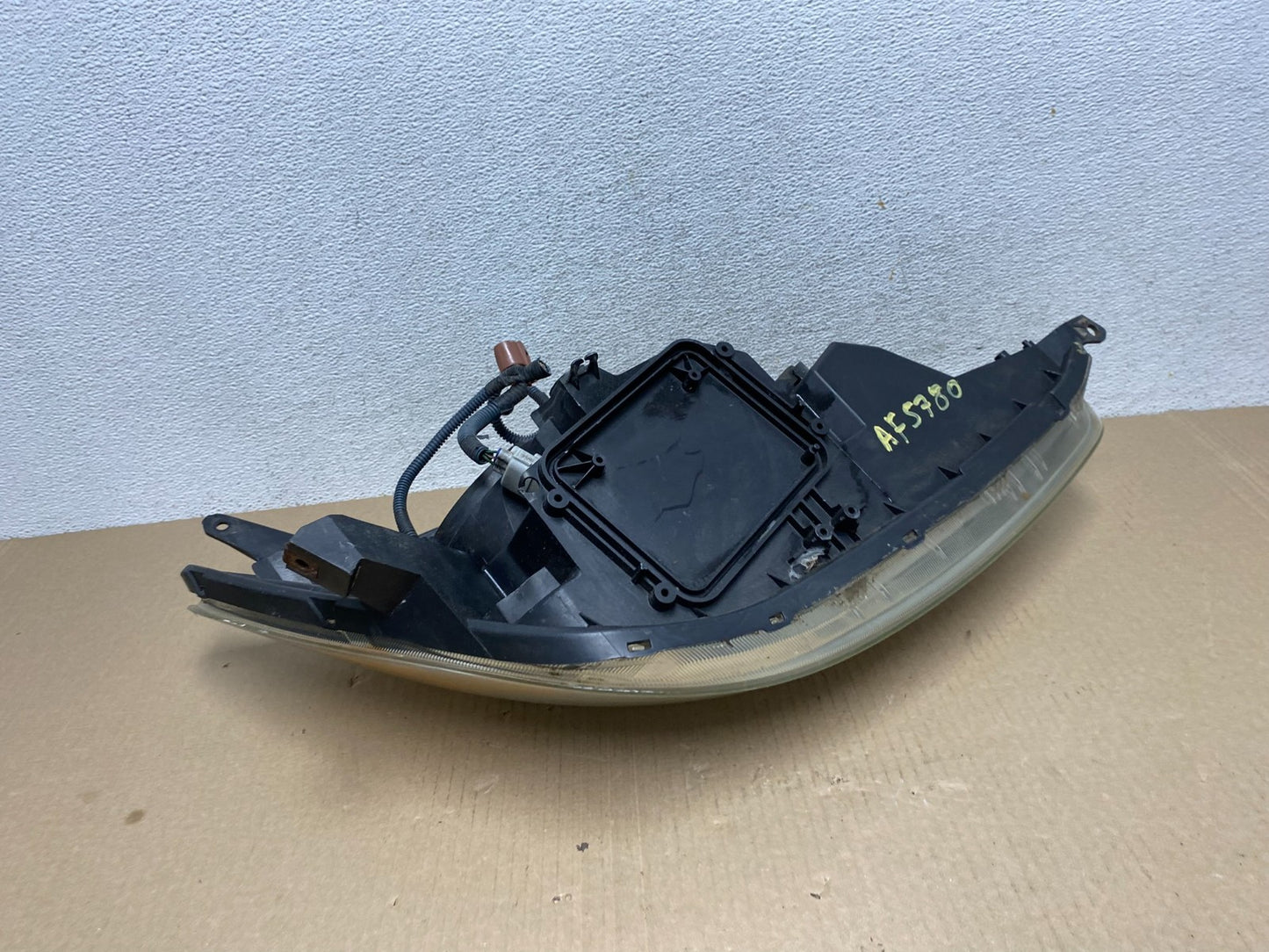 2004-2005 Toyota Sienna Left Driver LH Side Halogen Headlight AF5780 DW7