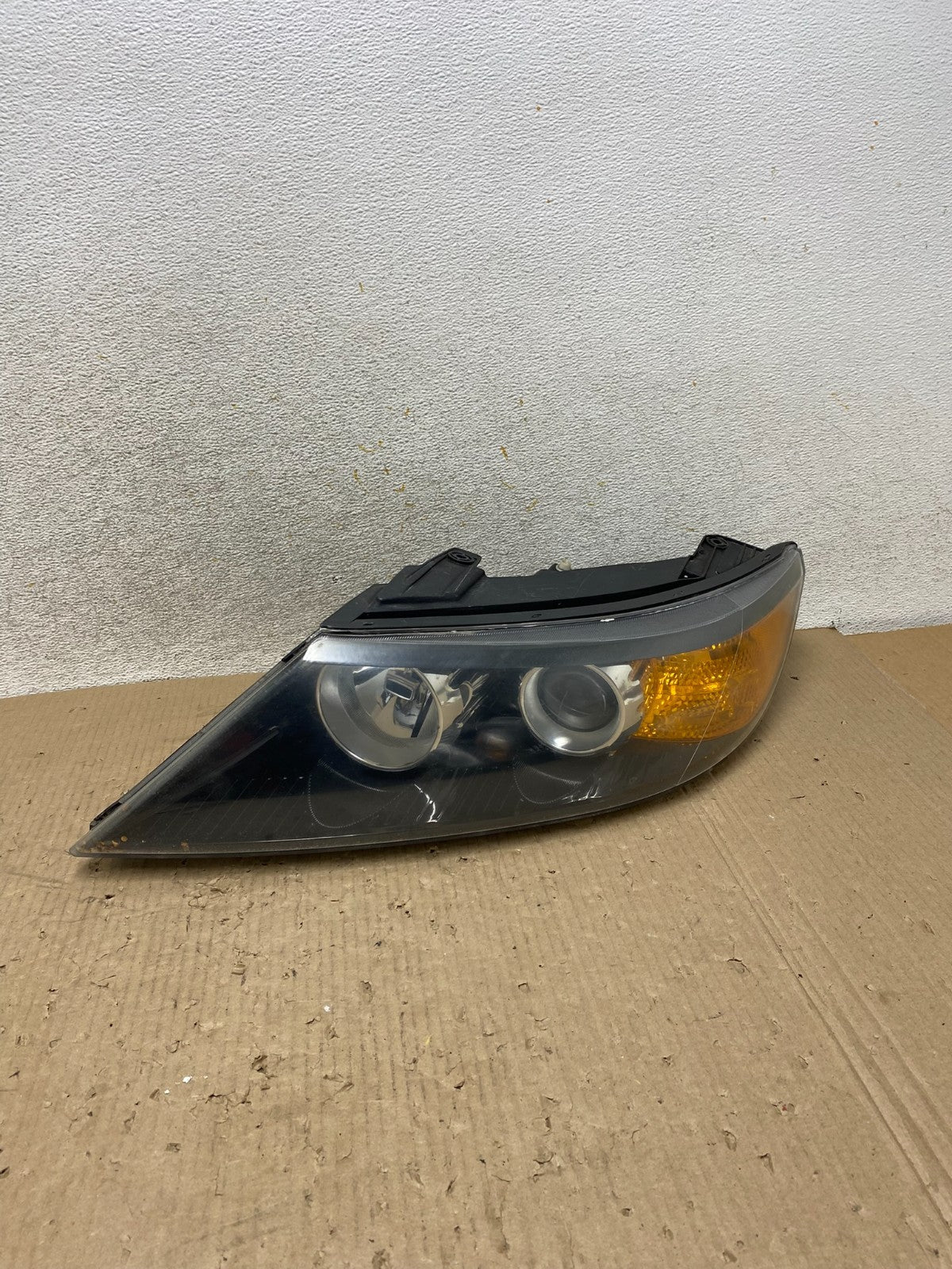 2011 to 2013 Kia Sorento Left Driver LH Side Headlight Halogen AJ1860 LK0