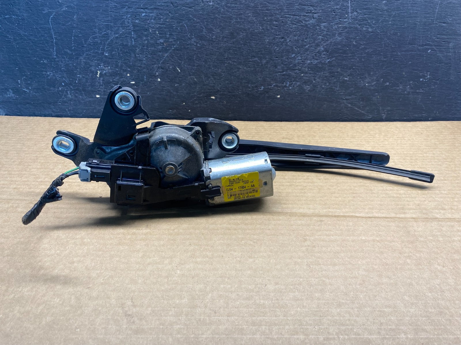 2013 to 2019 Ford Escape Rear Windshield Wiper Motor af6720 DG5