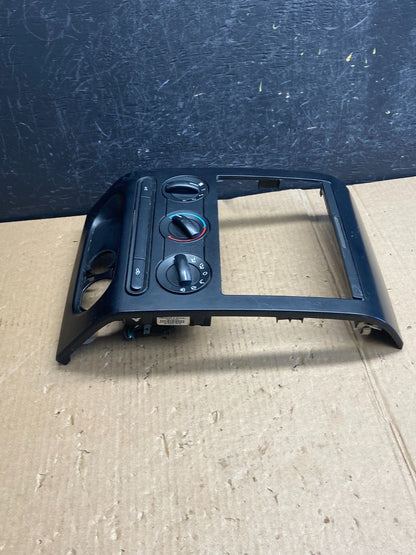 2004 to 2008 Ford F150 Radio Climate Dash Bezel Surround Black ae3853 DG2