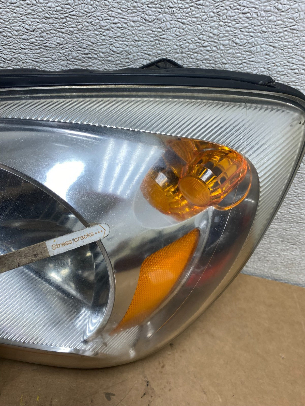 2005 to 2006 Kia Sportage Left Driver LH Halogen Headlight OEM X3767 DW4