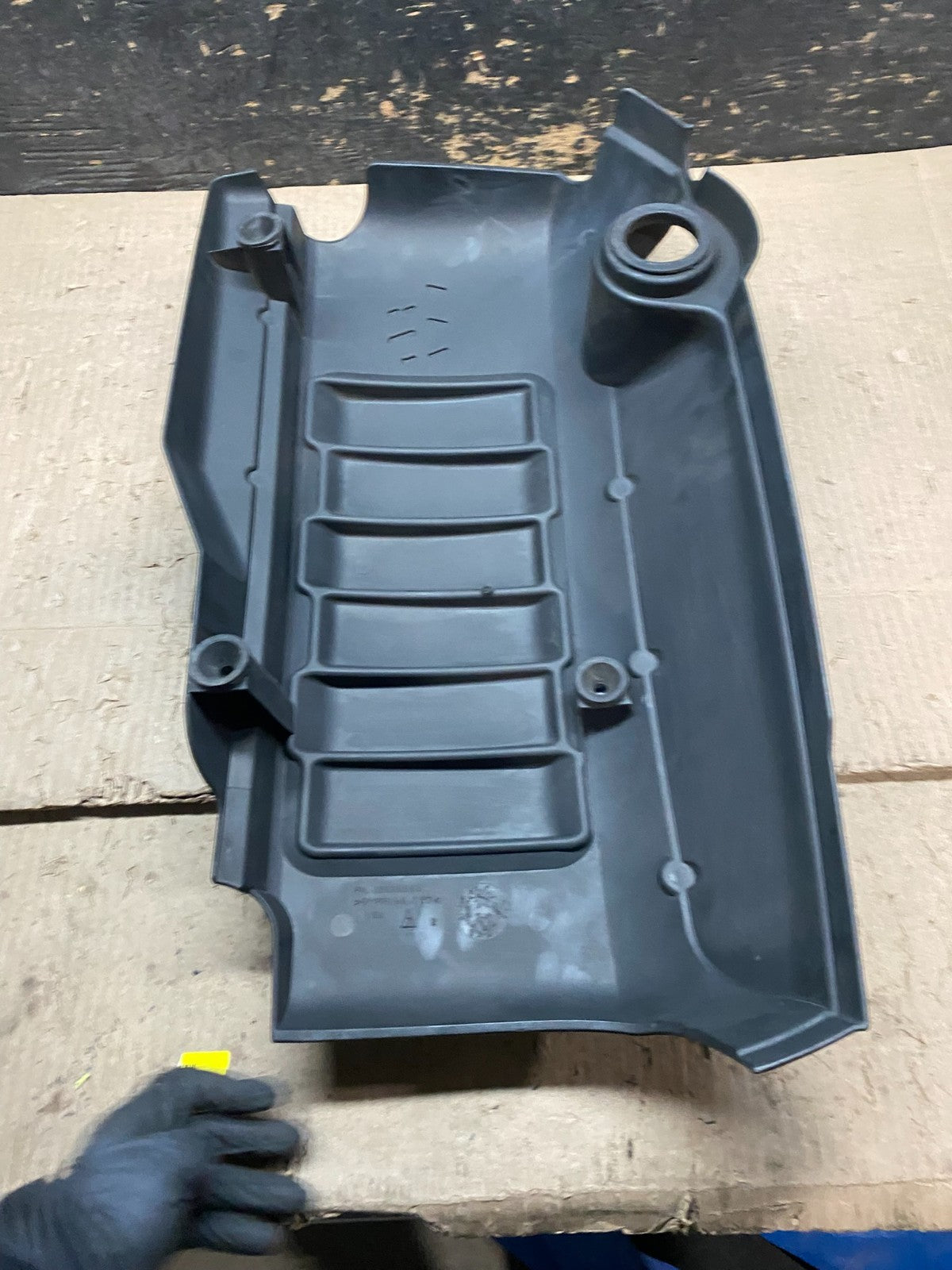 2007 to 2008 GMC Acadia 3.6L VVT Engine Cover Shield OEM x8193 DG6