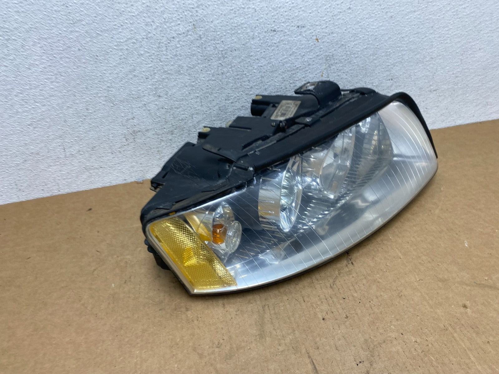 2002 - 2005 Audi A4 Sedan Right Passenger Halogen Headlight AD6098 DW2