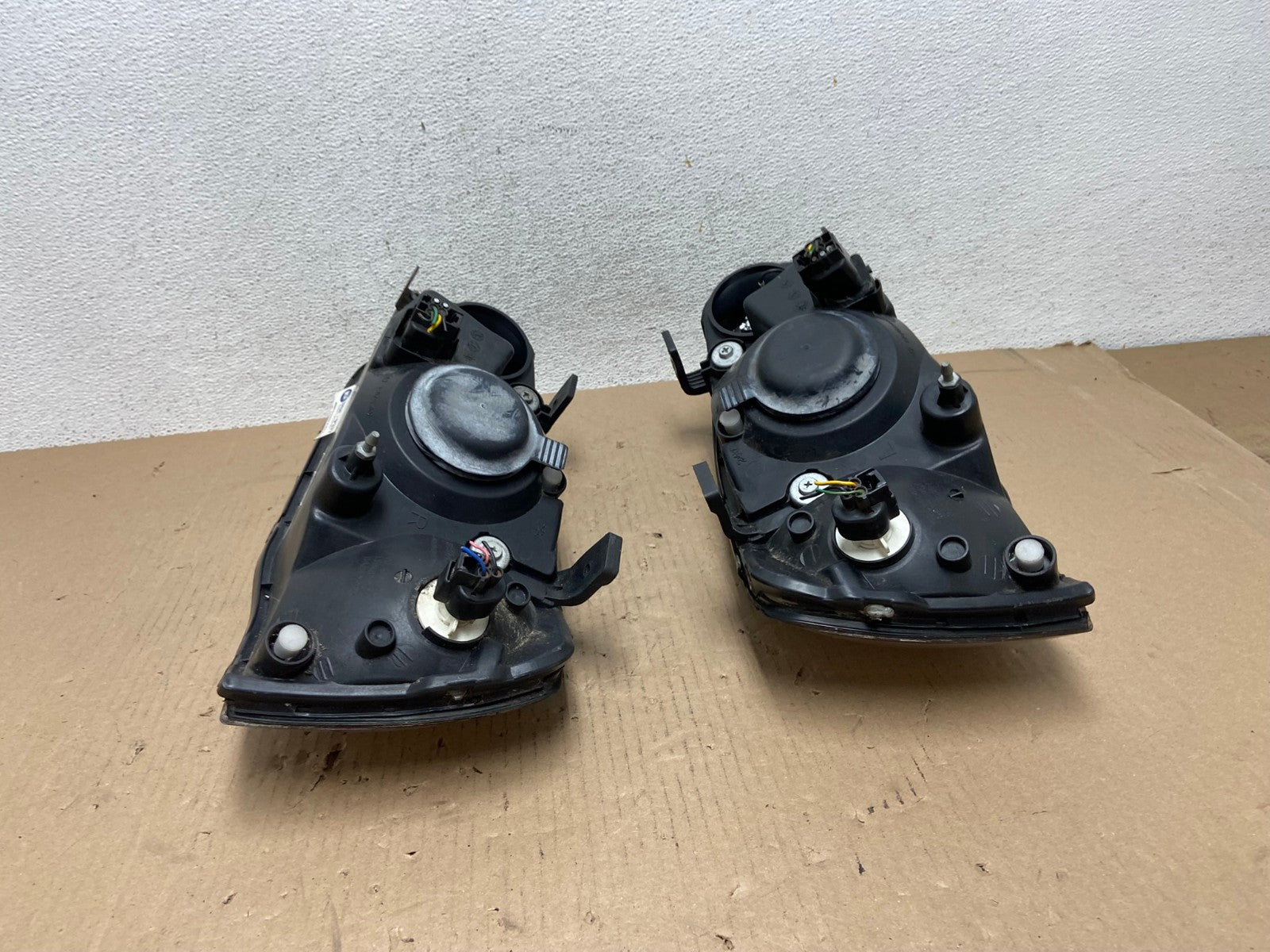 2001 2002 2003 Hyundai Elantra Left+Right Set Halogen Headlights TYC AE7321 LK7