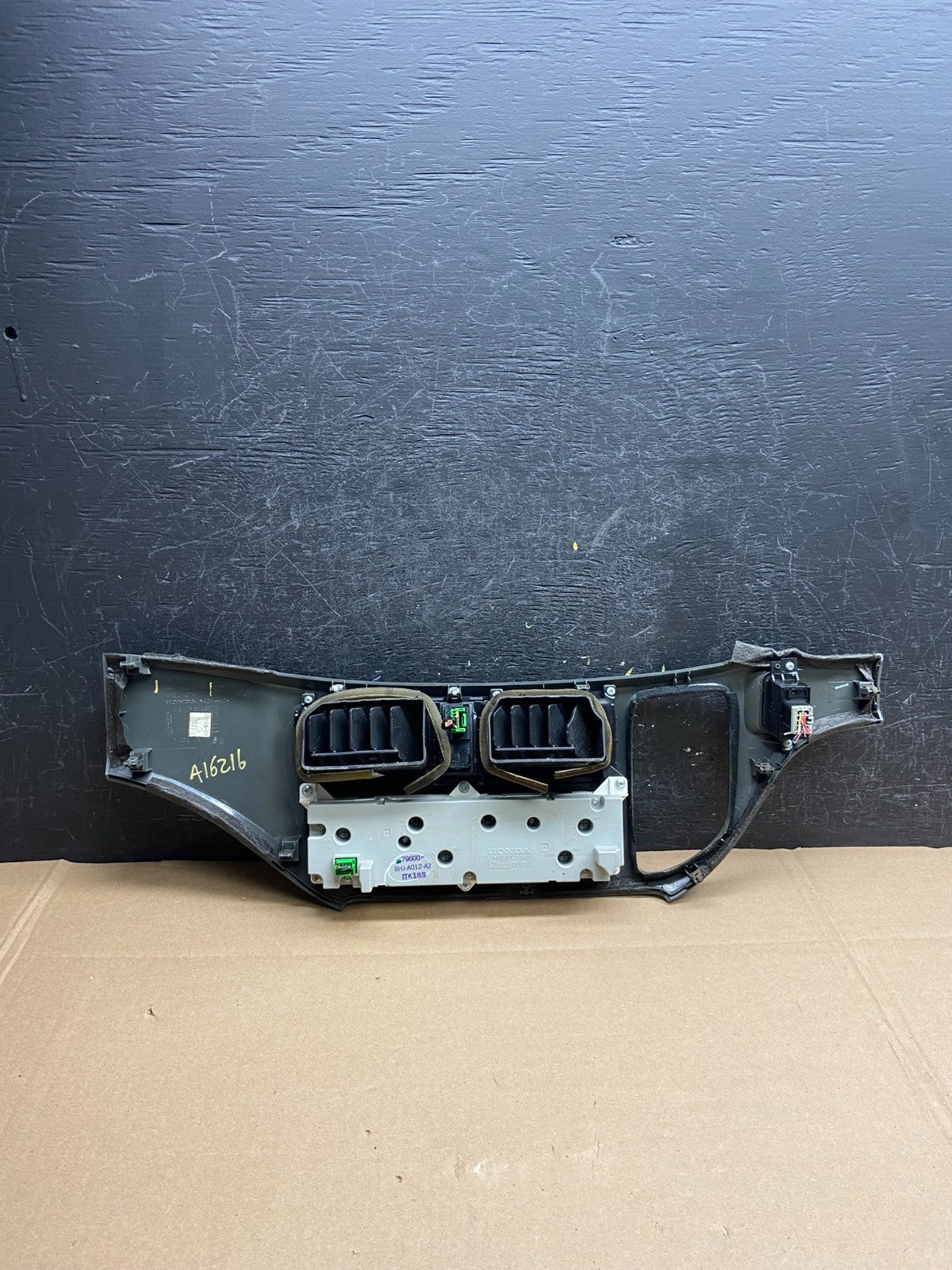 2005 to 2010 Honda Odyssey Radio Climate Control Dash Trim Bezel AI6216 DG4