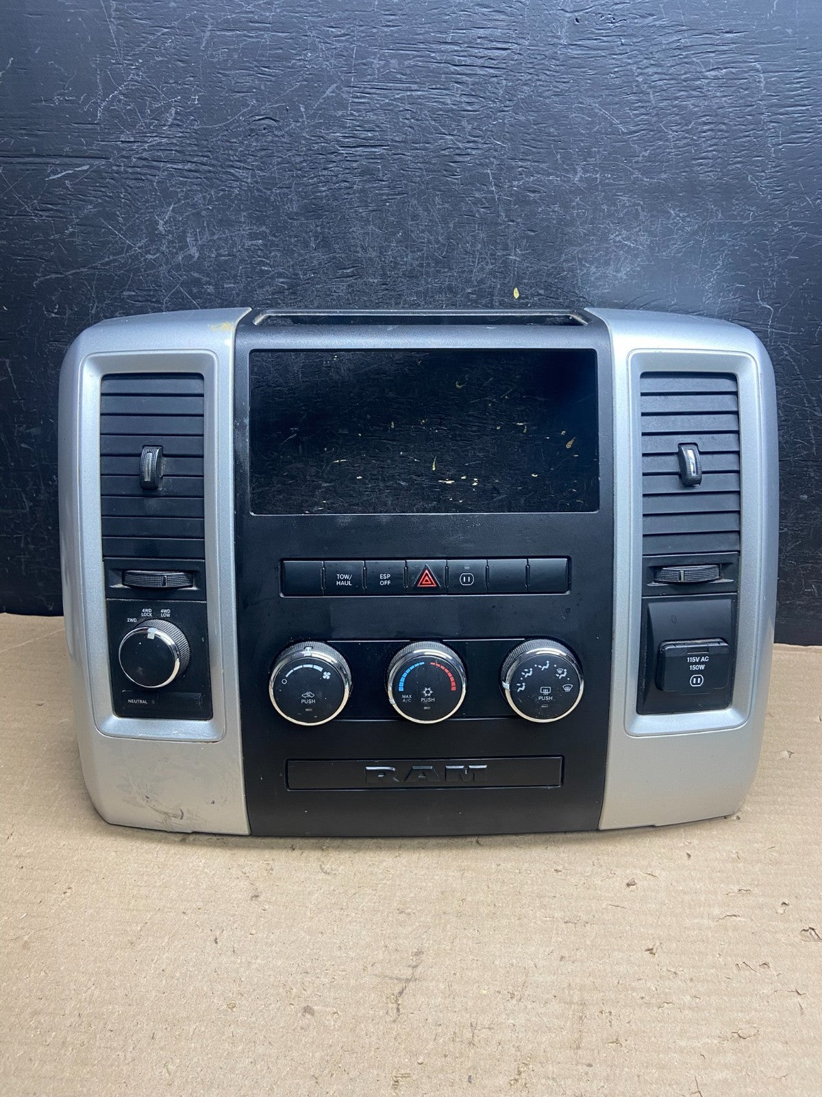 2009 to 2010 Dodge Ram 1500 Center Dash Radio Screen Climate Panel AH5338 DG0