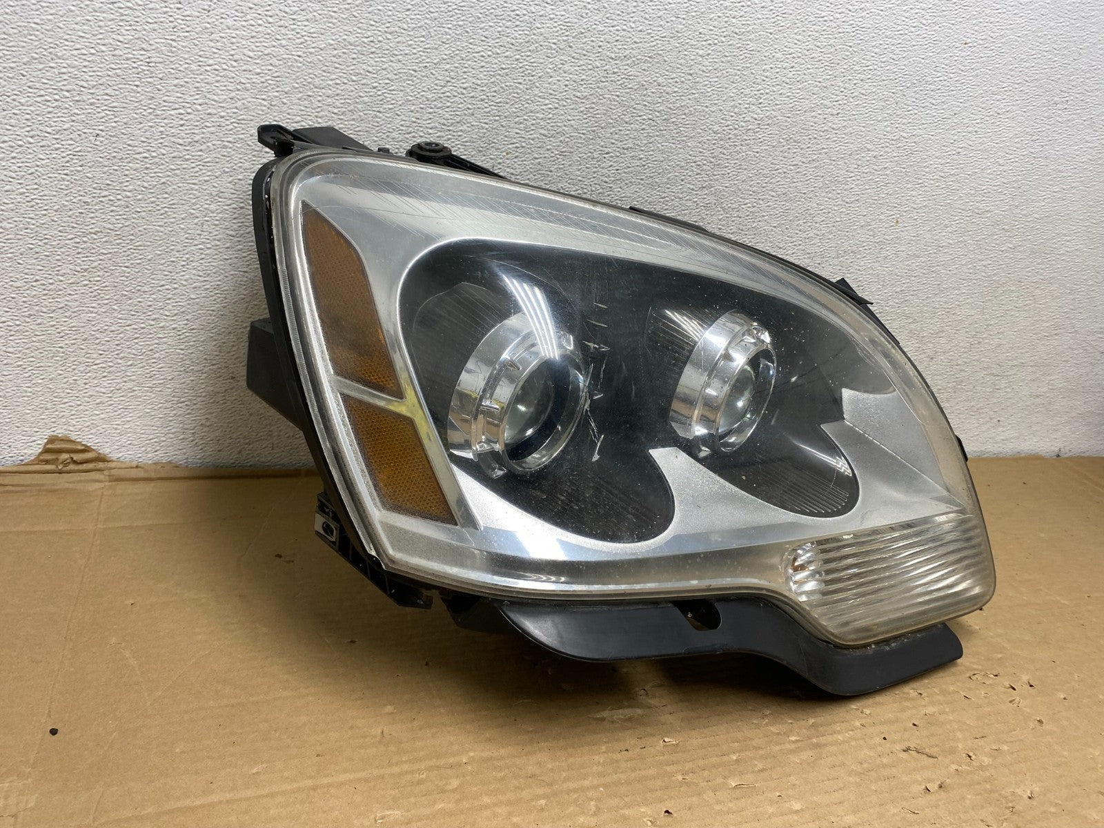 2007-2012 Gmc Acadia Halogen Headlight Right Passenger Side AG9228 DW1