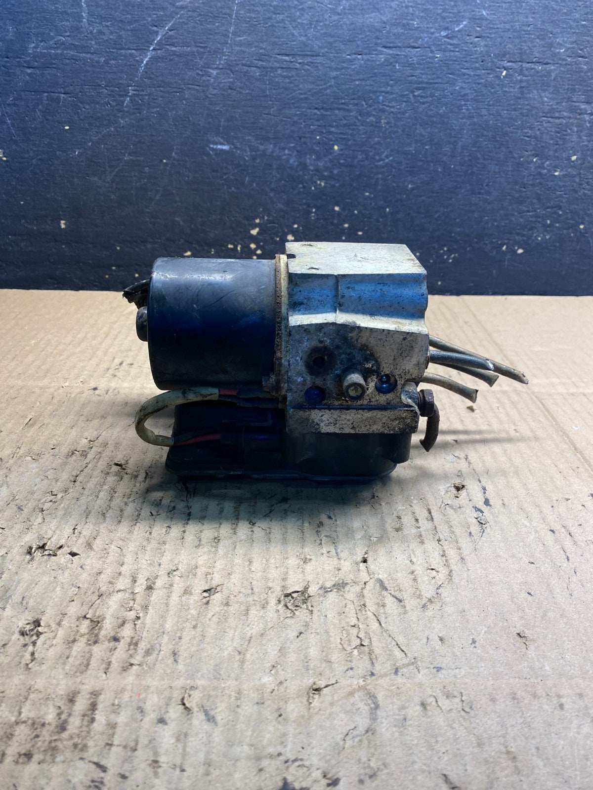 2002 GMC Yukon Denali ABS Anti Lock Brake Pump AB2784 DG1
