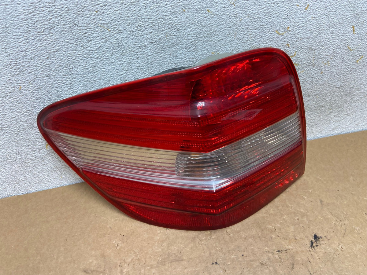 2006 - 2008 Mercedes ML 350 Ml-Class Left Driver Lh Tail Light AI3548 LK0