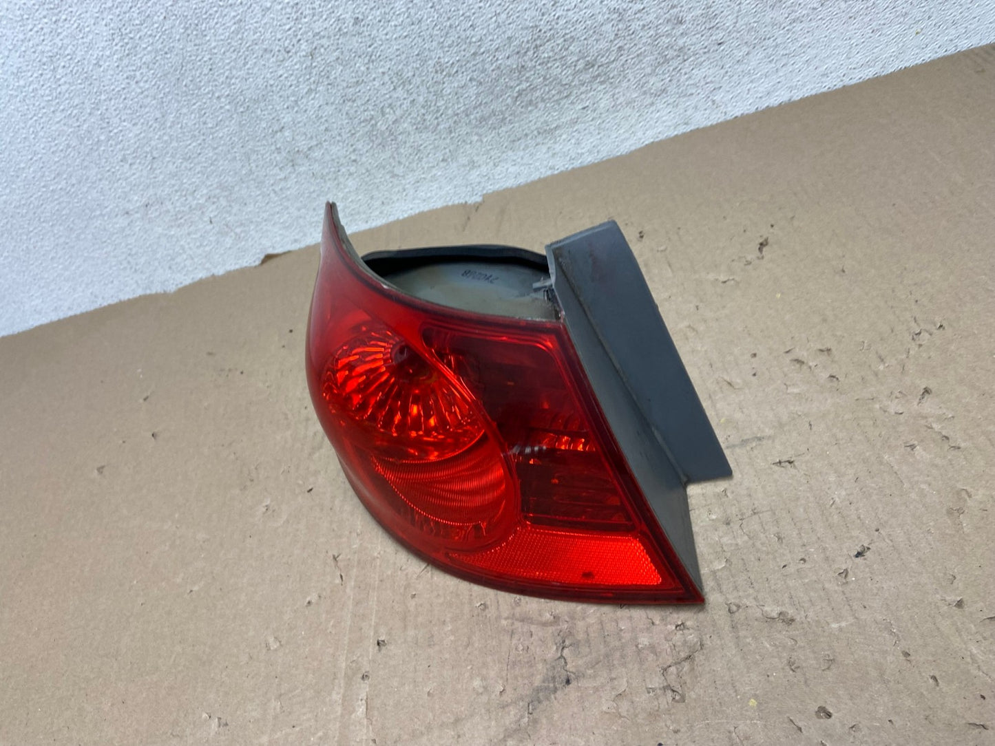 2007 to 2010 Hyundai Elantra Sedan Left Driver Side Tail Light AG6978 LK1