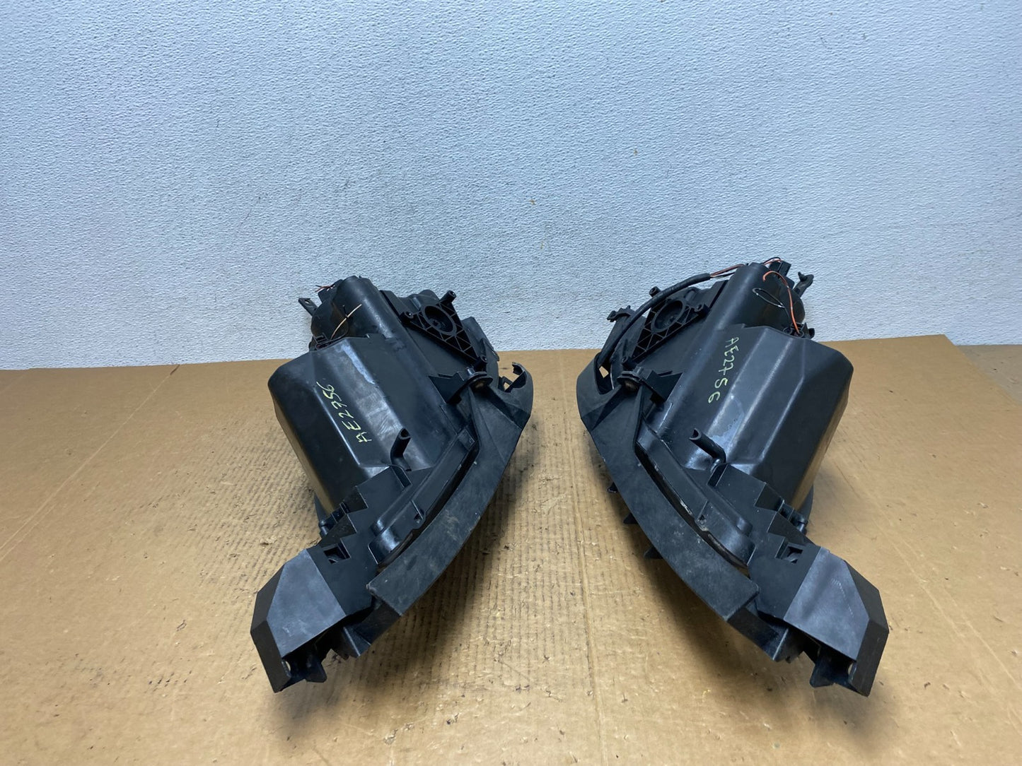 2004 to 2009 Mazda 3 Hatchback Left+Right Side Headlights AE2756 DW13