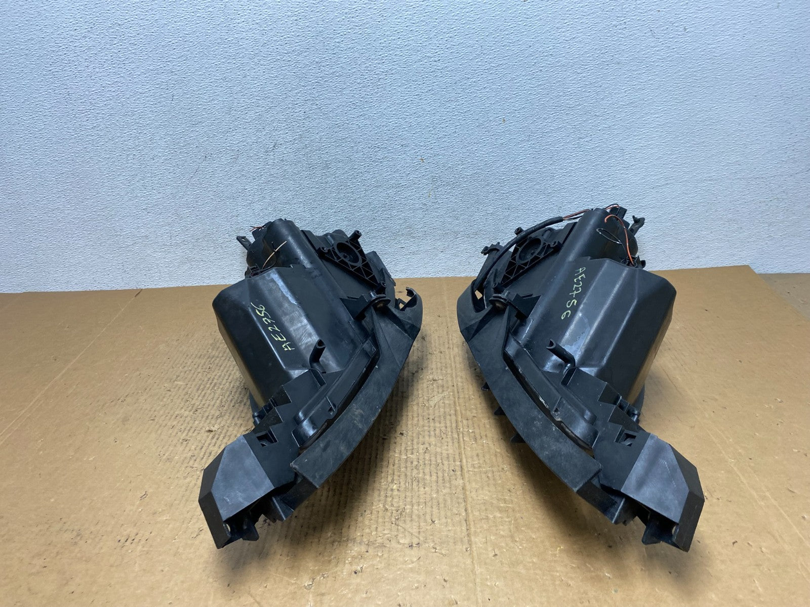 2004 to 2009 Mazda 3 Hatchback Left+Right Side Headlights AE2756 DW13