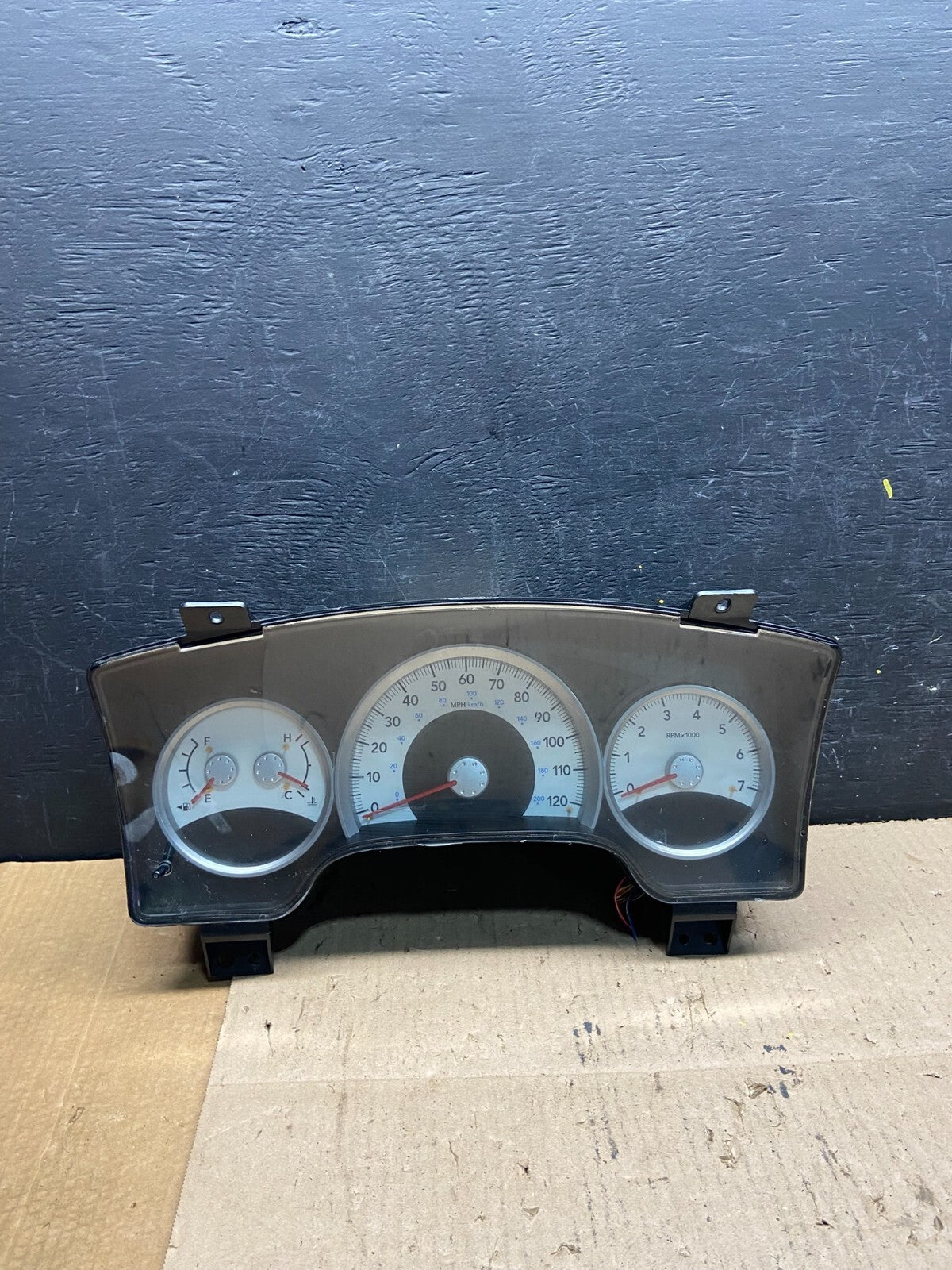 2005 to 2008 Dodge Dakota Speedometer Instrument Cluster Gauges L18110