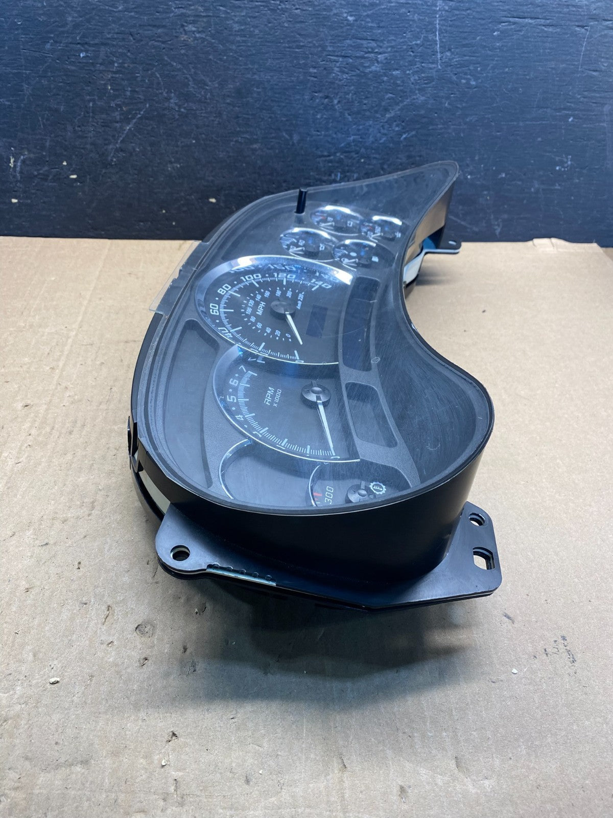 2003 to 2006 Cadillac Escalade Instrument Speedometer Cluster Gauge AE7575 DG1