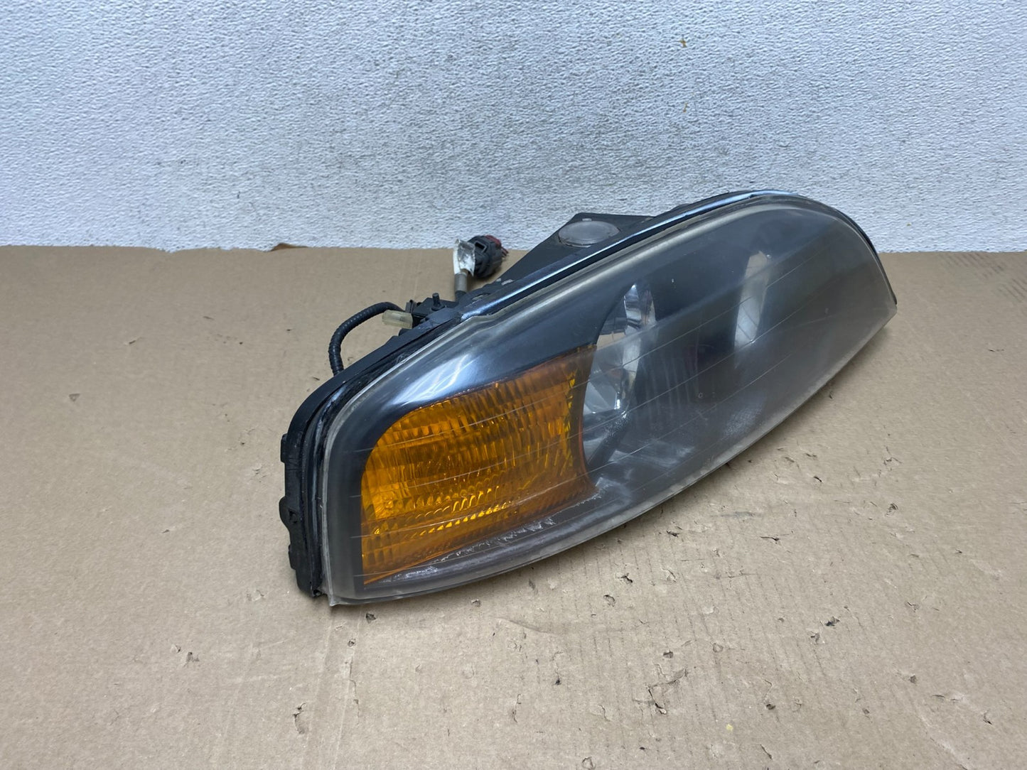 2000 to 2002 Lincoln Ls Right Passenger RH Side Headlight Halogen TYC AG6921 DW2