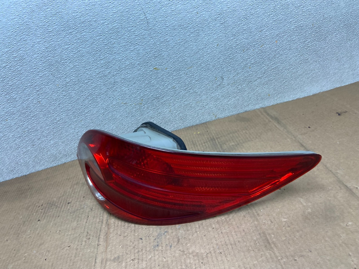 2006 - 2010 Mercedes W251 R-CLASS Right Passenger RH Side Tail Light AA6545 DW1