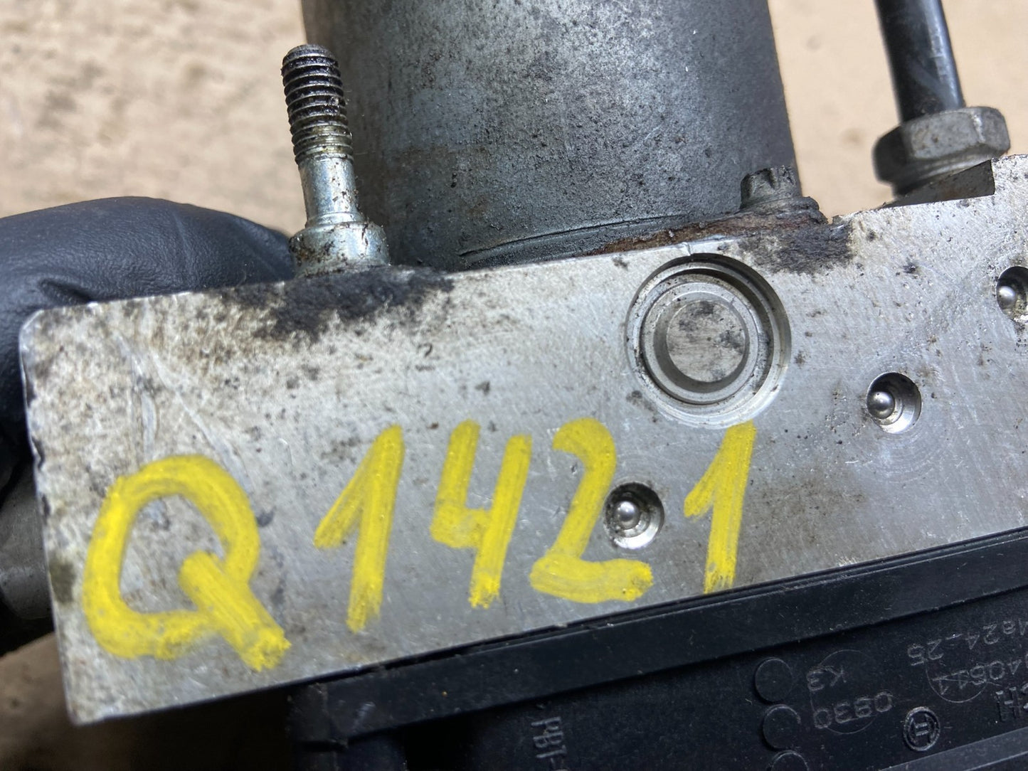 2012 GMC Yukon ABS Anti Lock Brake Pump Q1421 DG7