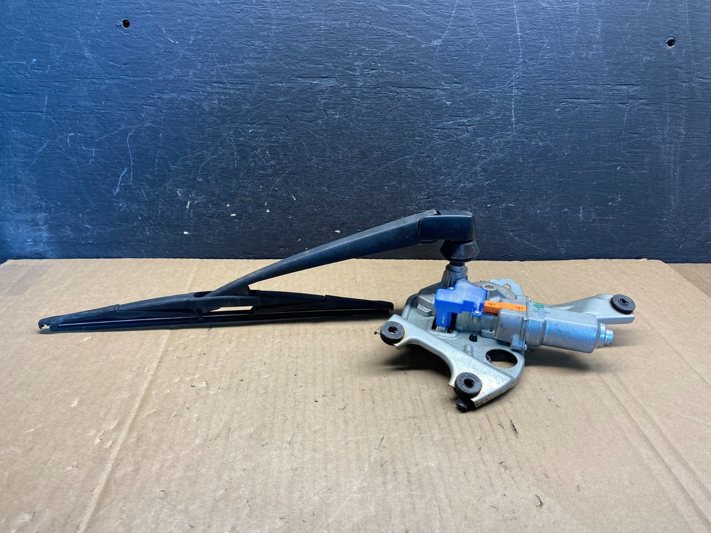 2010 to 2014 Subaru Legacy Outback Rear Windshield Wiper Motor AG14981