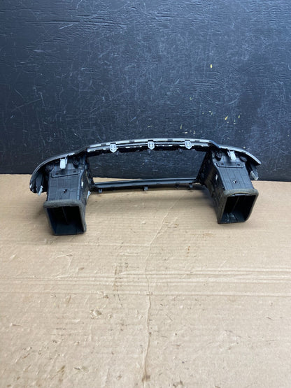 2016 - 2018 Kia Sorento Center Console Radio Air Vent Bezel Trim af1979 DG3