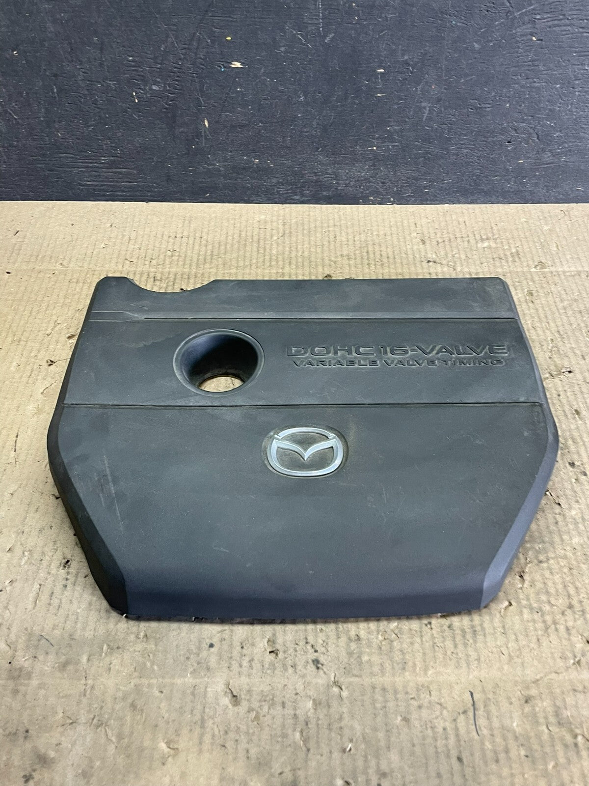 2004 to 2009 Mazda 3 DOHC 16 VALVE Engine Shield Top Cover i7814 DG Oem0