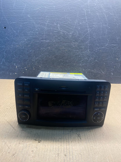 2009 to 2012 Mercedes ML350 GL450 Radio Navigation Screen Display AH4793 DG0