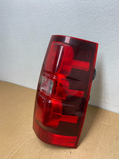 2008-2014 Chevrolet Tahoe Suburban Right Passenger Rh Tail Light AC8518 DW1