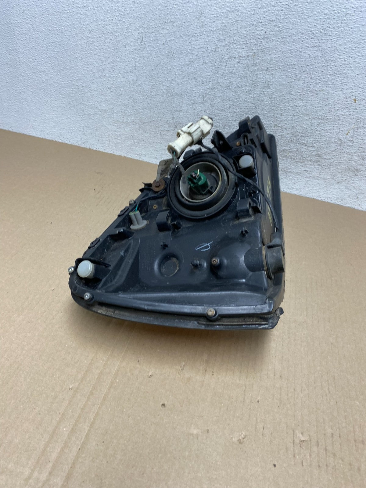 2004 - 2007 Ford Freestar Left Driver LH Side Headlight Halogen AF5775 DW7