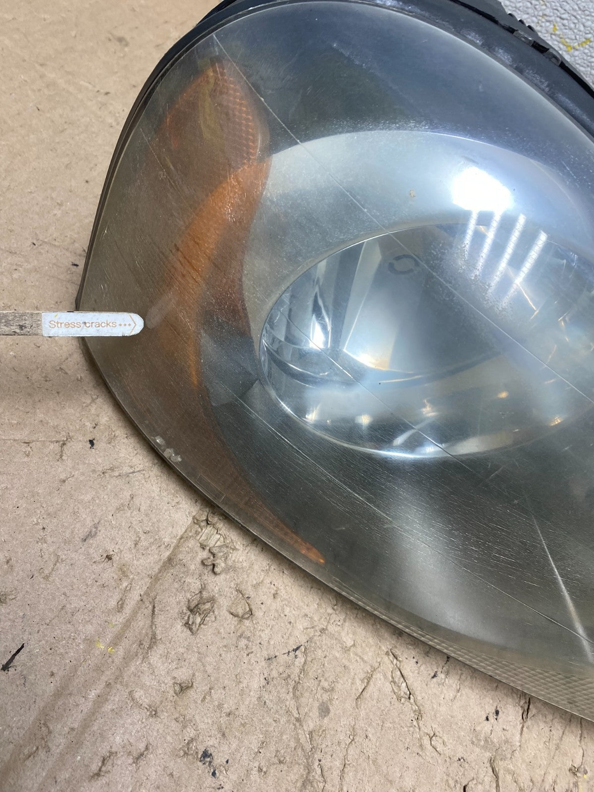 2003 to 2006 Volvo XC90 Right Passenger Rh Side Headlight Halogen W3000 DW5