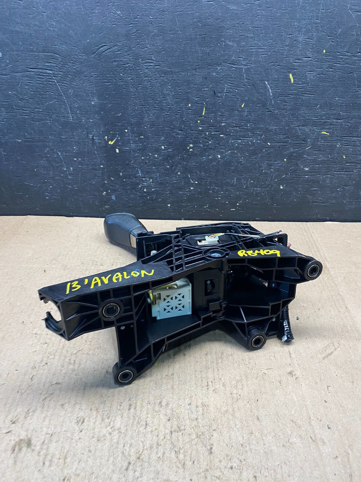 2013 to 2017 Toyota Avalon Automatic Transmission Gear Floor Shifter R8409 DG5