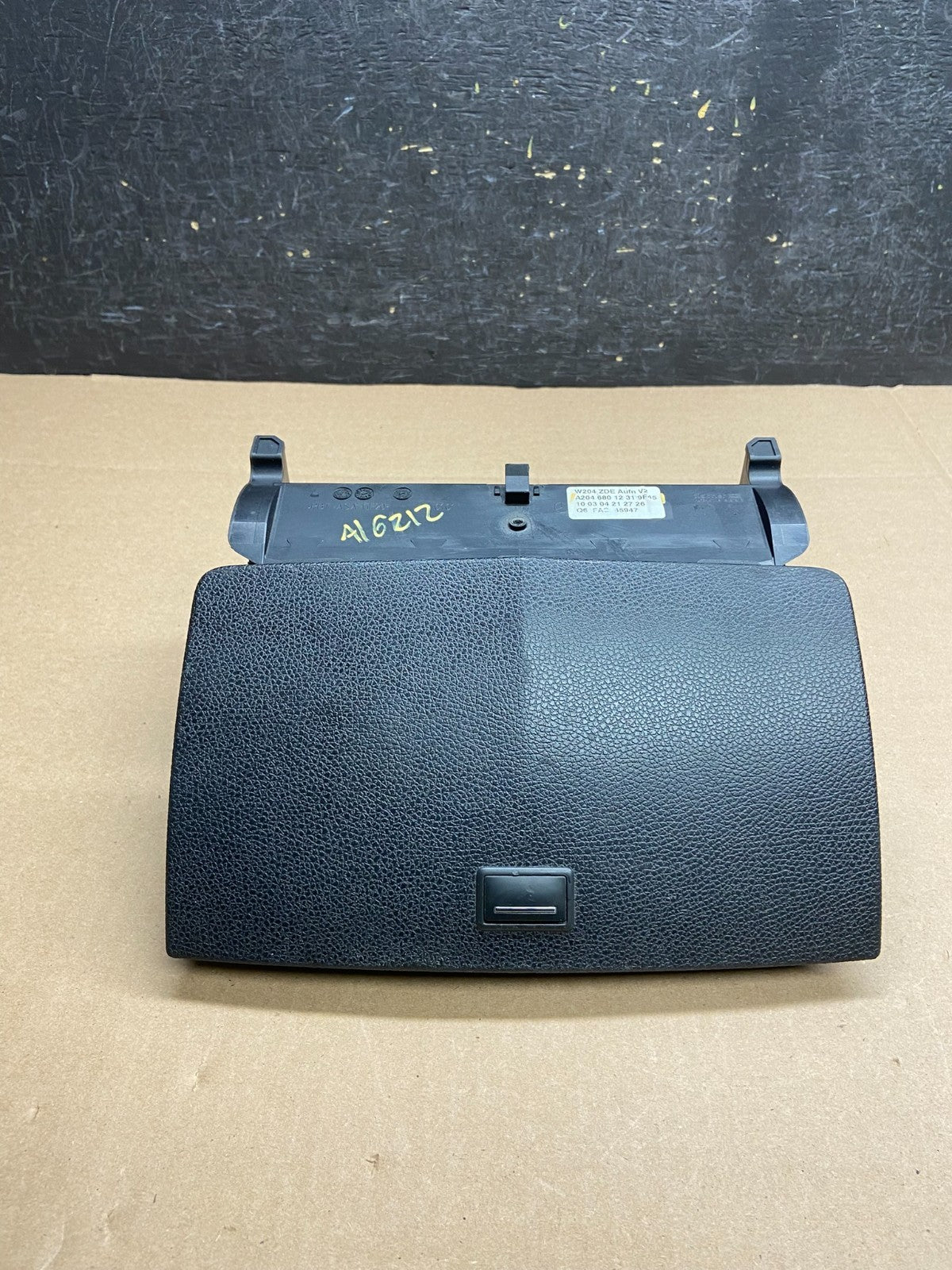 2008-2011 Mercedes W204 C300 Navigation Display Screen Monitor w/Cover AI6212 DG0