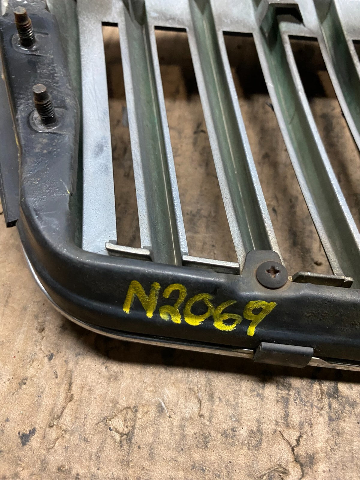 2002 to 2005 Hyundai XG350 Front Upper Grill Grille W/Emblem N206911